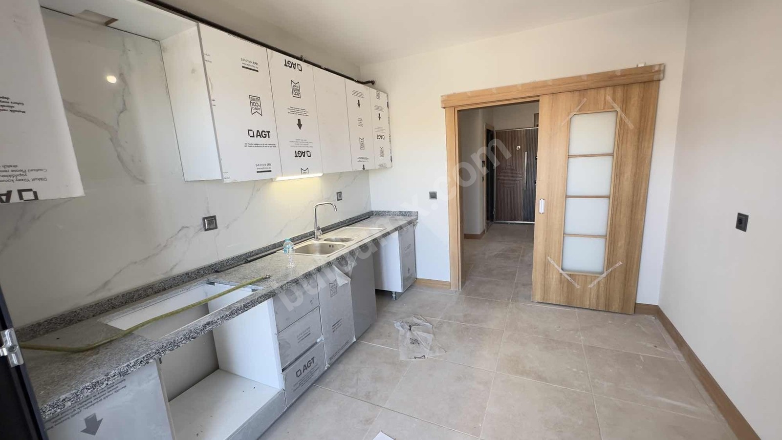 GB/NEST'den ÇAMURLU AKOĞUZ KIŞLASI TOKİDE 3+1 KİRALIK DAİRE - Fotoğraf 4