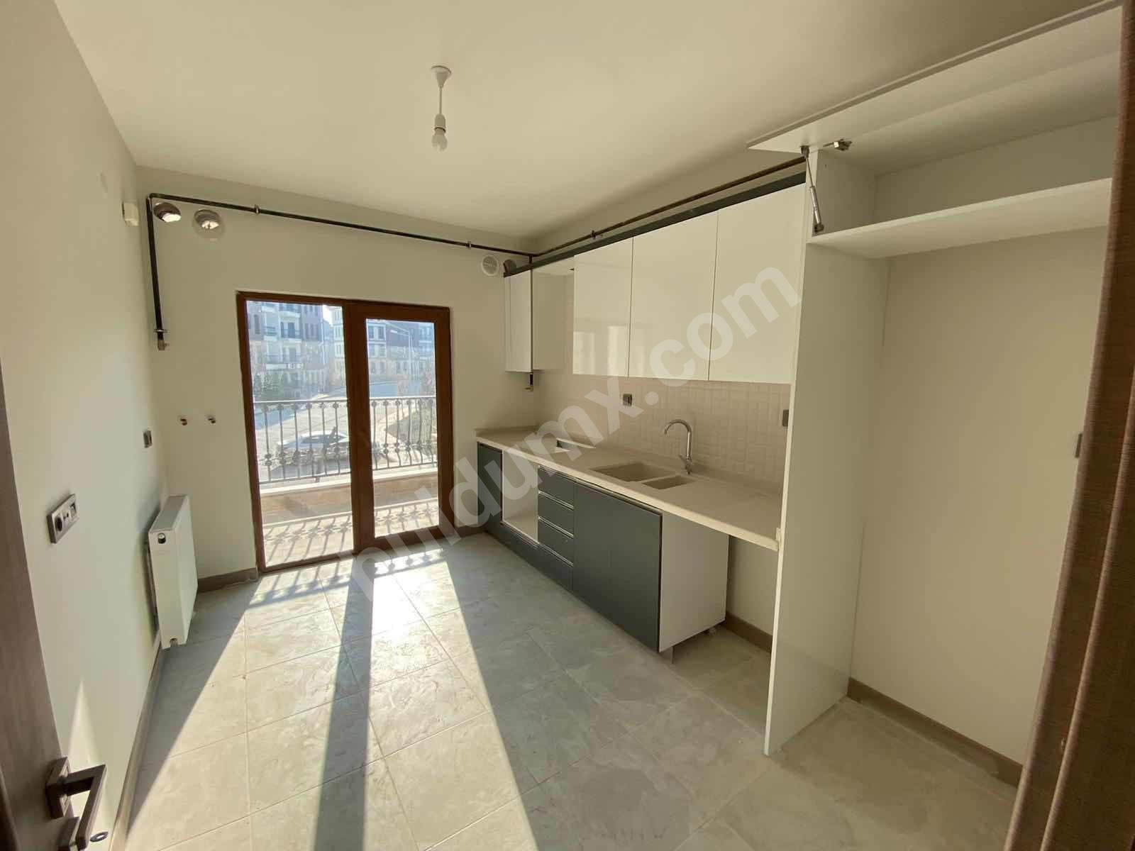 ORDUZU MAHALLESİ KALDIRIM TOKİ SATILIK 3+1 ARAKAT FIRSAT DAİRE - Fotoğraf 5