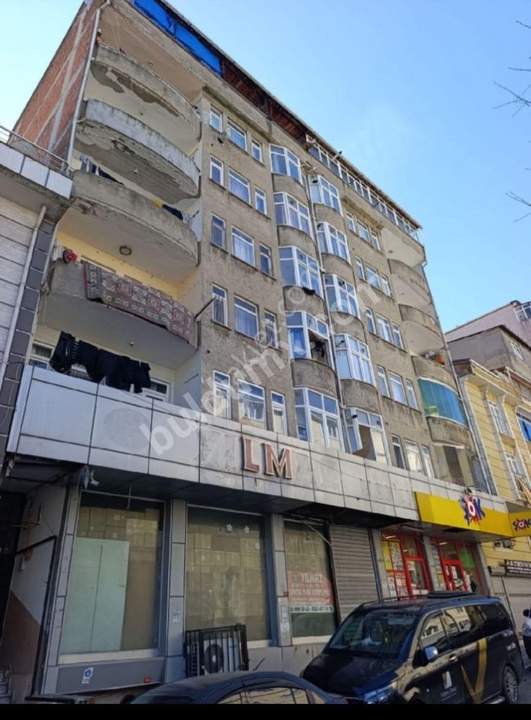 İSTANBUL SEFAKÖY MEHMET AKİF ERSOY MAHALLESİNDE SATILIK ARAKAT DAİRE - Fotoğraf 1