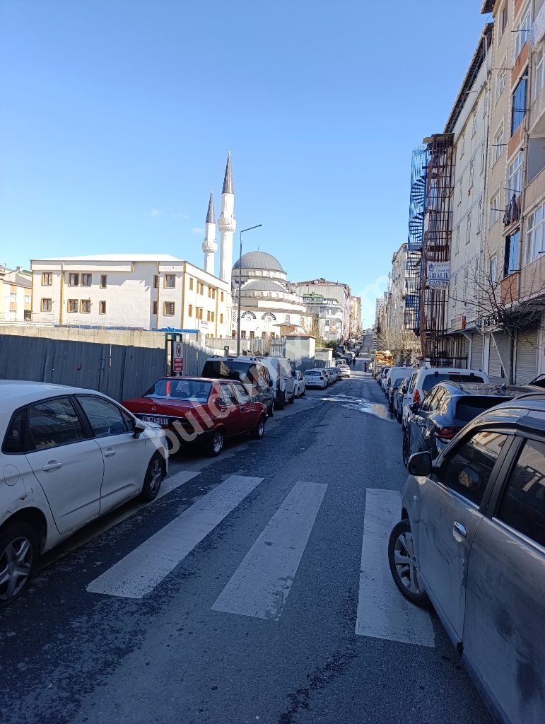 İSTANBUL SEFAKÖY MEHMET AKİF ERSOY MAHALLESİNDE SATILIK ARAKAT DAİRE - Fotoğraf 2