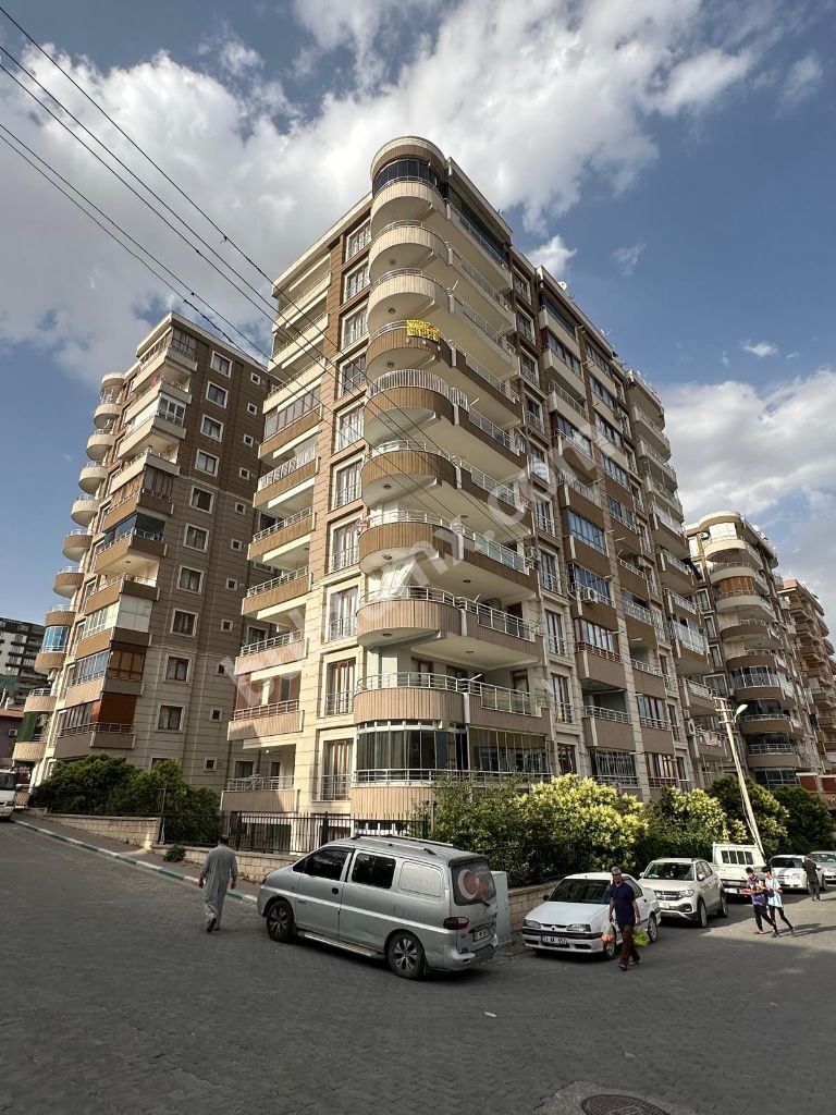 ŞANLIURFA /HALİLİYE İPEKYOL MAHALLESİ,AHMET ERSEVEN, BEYKA SİTESİ 9.KAT 3+1 DOĞLAGAZLI,ASANSÖRLÜ,7/24 GÜVENLİK,KAPICILI,ÇOCUK OYUN ALANI,OTURUMA VE YATIRIMA HAZIR,FIRSAT DAİRESİ - Fotoğraf 2