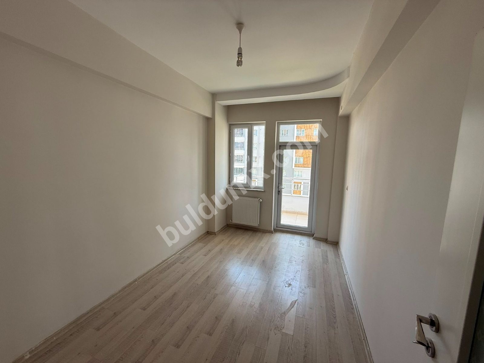 AKTAŞ Emlaktan Çiftlik Caddesinde Satılık 4+1 Arakat Daire - Fotoğraf 5