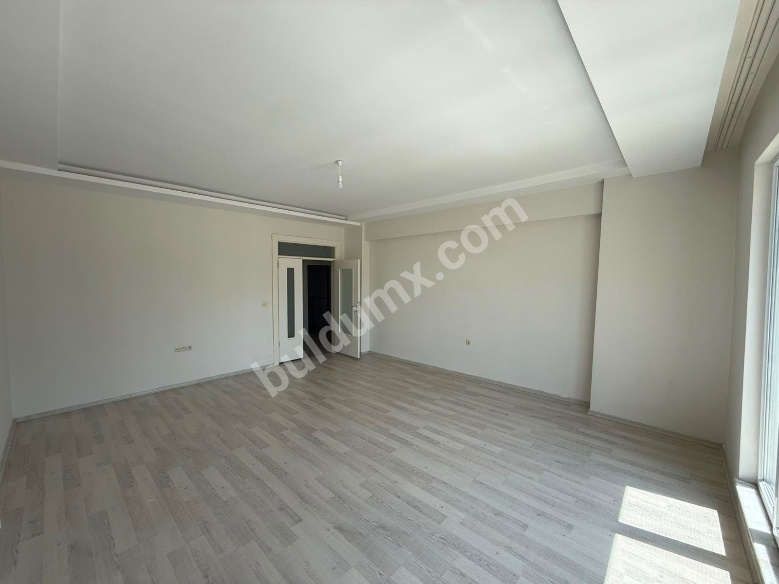 AKTAŞ Emlaktan Çiftlik Caddesinde Satılık 4+1 Arakat Daire - Fotoğraf 3