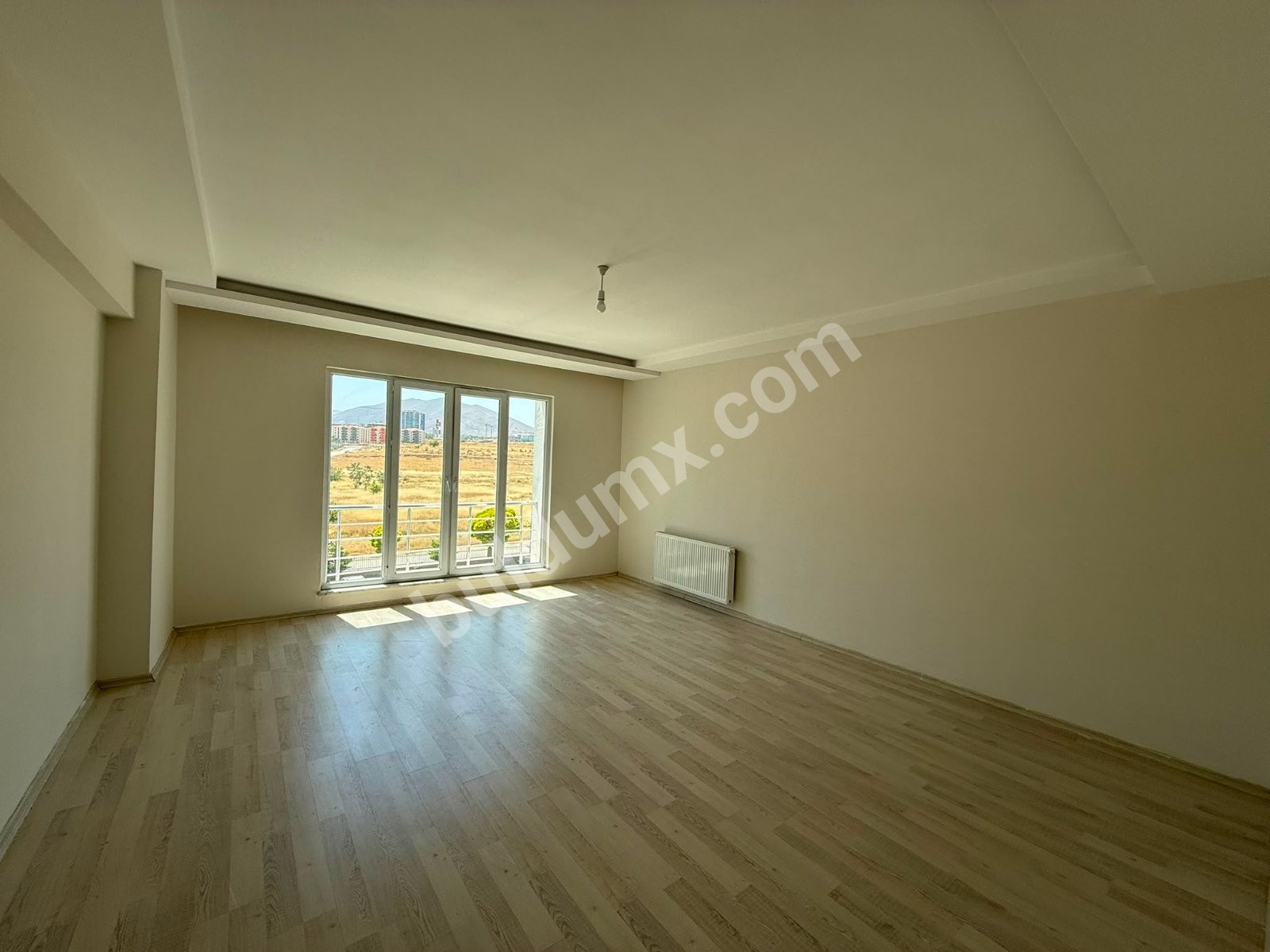 AKTAŞ Emlaktan Çiftlik Caddesinde Satılık 4+1 Arakat Daire - Fotoğraf 2