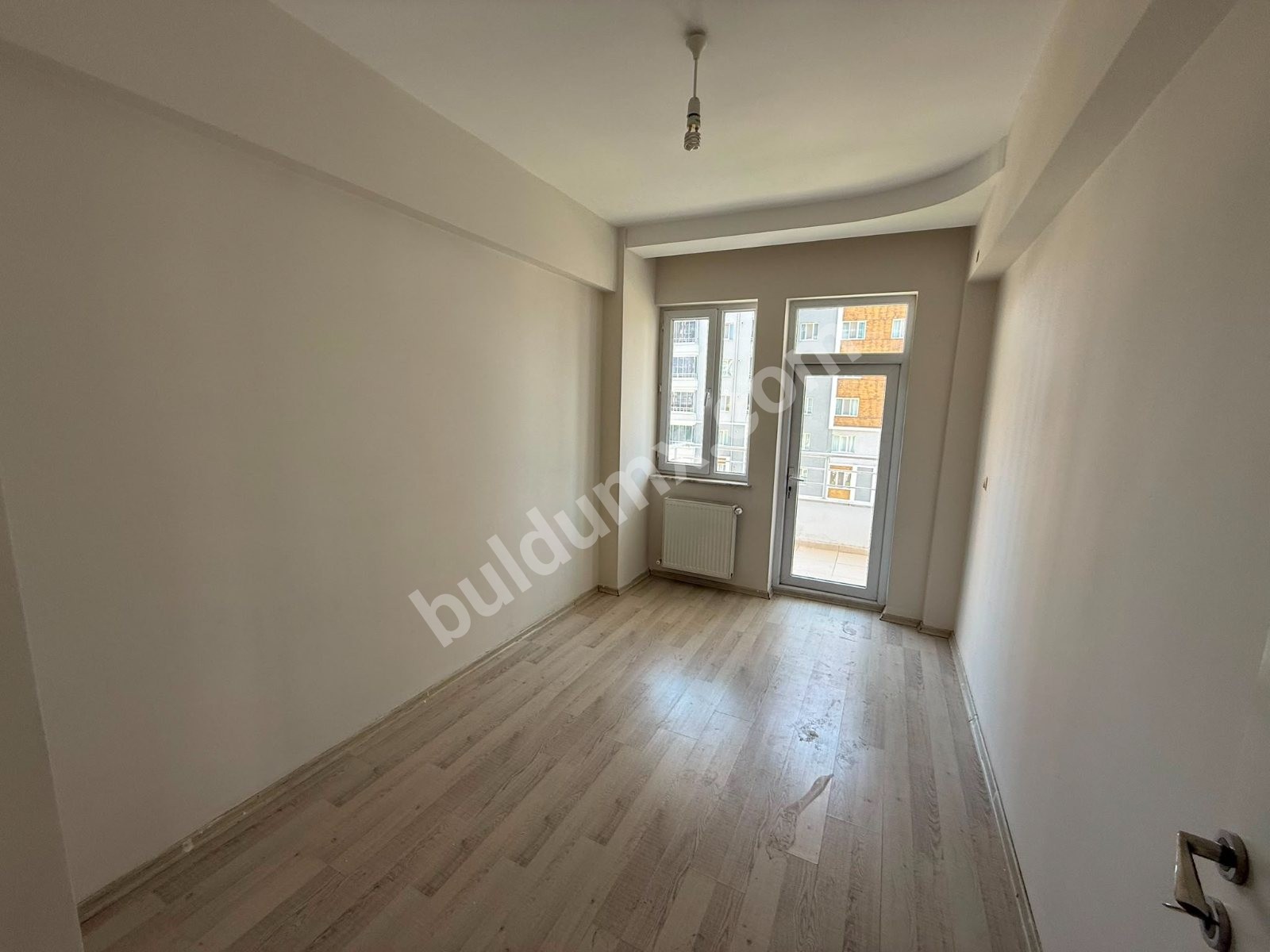 AKTAŞ Emlaktan Çiftlik Caddesinde Satılık 4+1 Arakat Daire - Fotoğraf 9