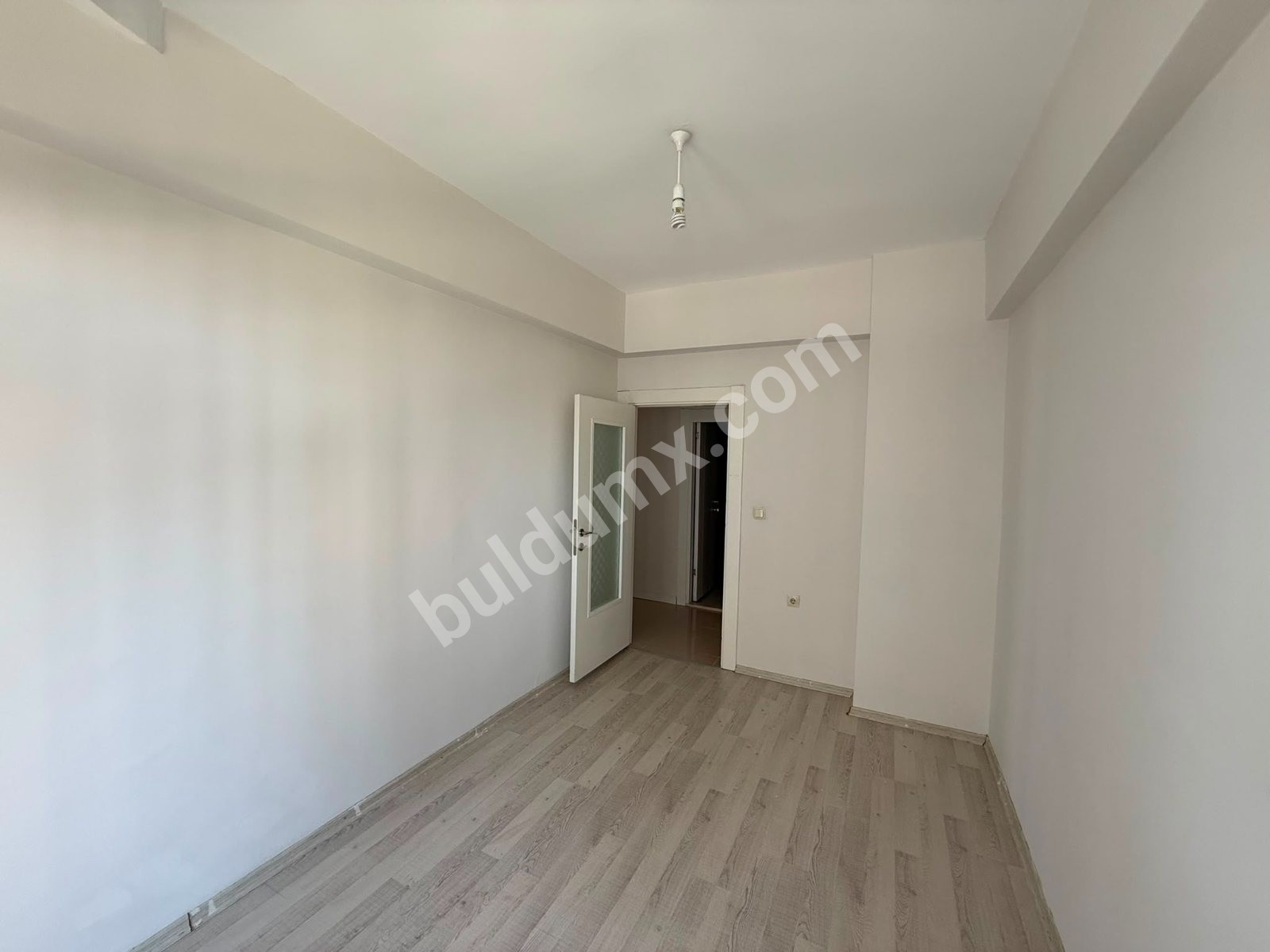 AKTAŞ Emlaktan Çiftlik Caddesinde Satılık 4+1 Arakat Daire - Fotoğraf 6