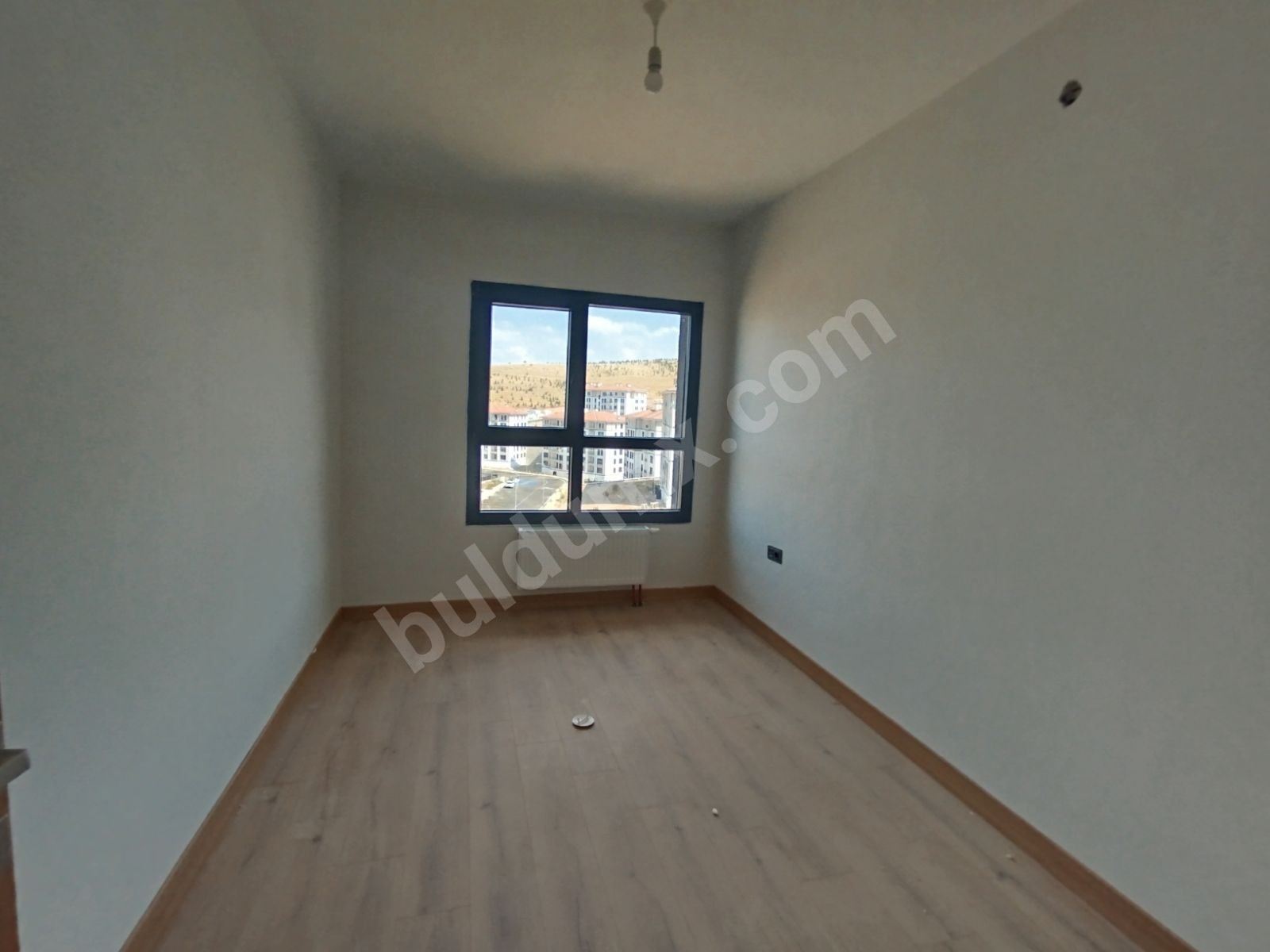 ÇAMURLU AKOĞUZ KIŞLASIN DA KİRALIK ARAKAT TOKİ DAİRESİ - Fotoğraf 1