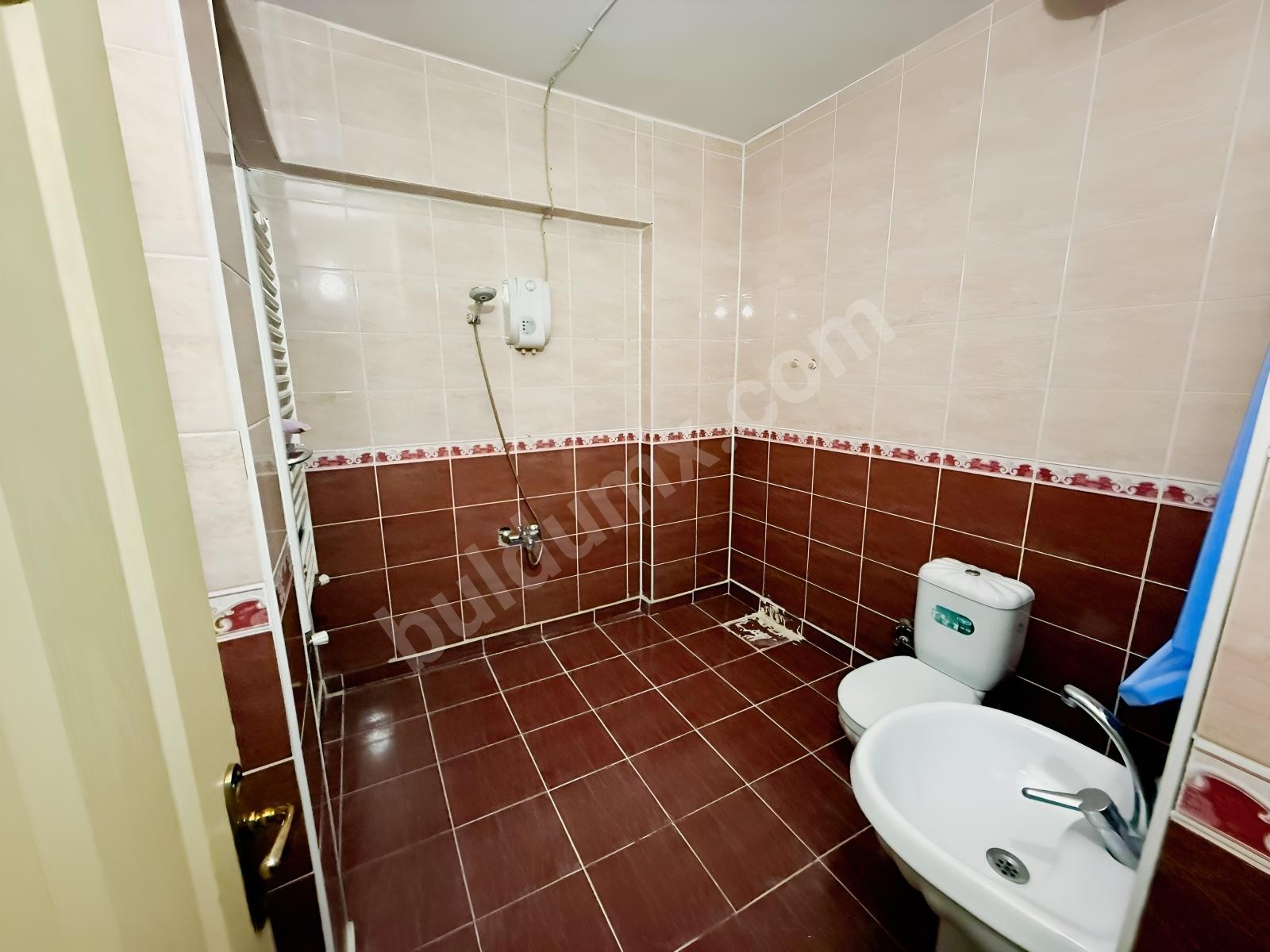 Şeyhbayramda Cadde Üstü Kiralık 3+1 Daire - Fotoğraf 2