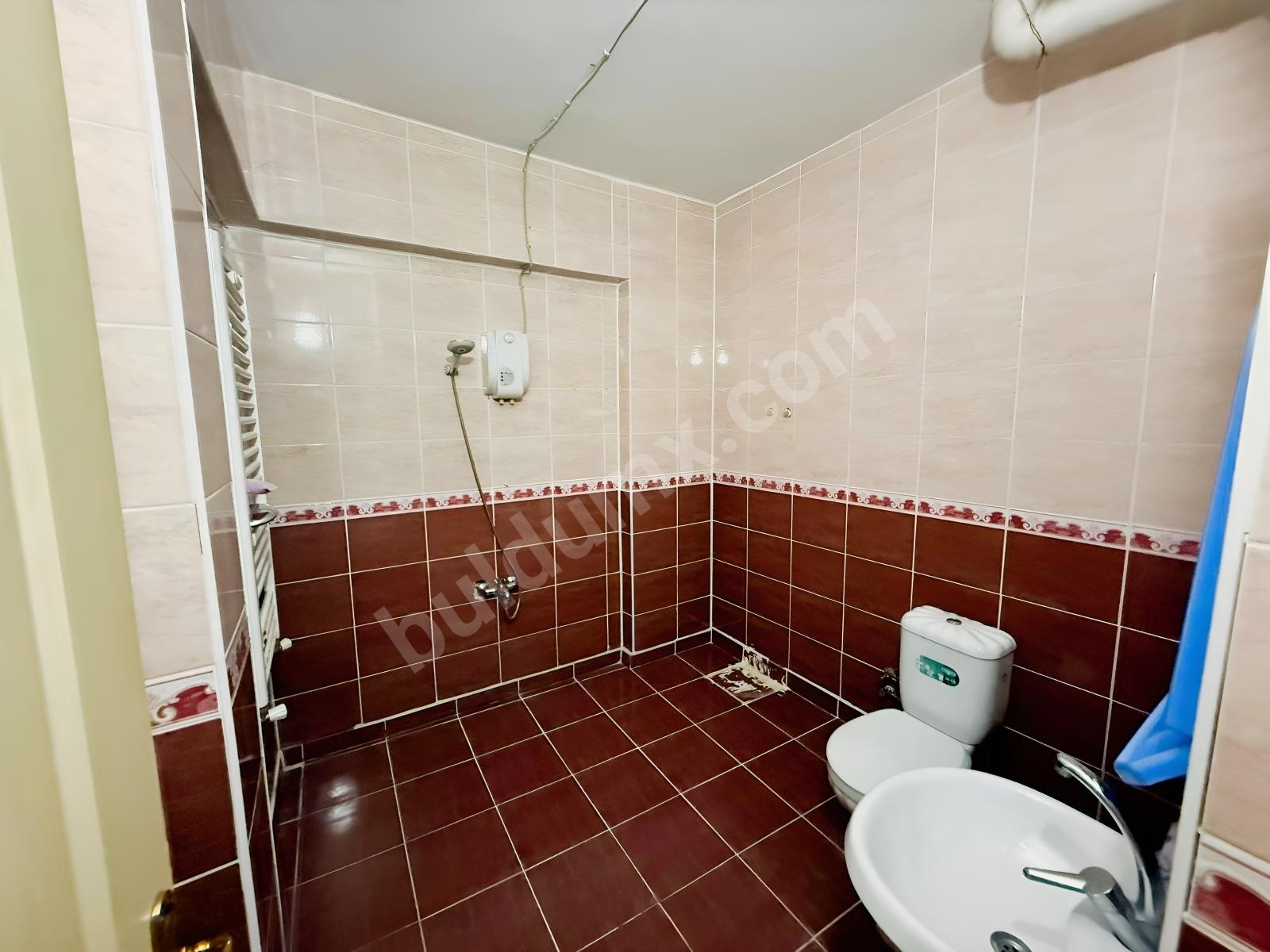 Şeyhbayramda Cadde Üstü Kiralık 3+1 Daire - Fotoğraf 1
