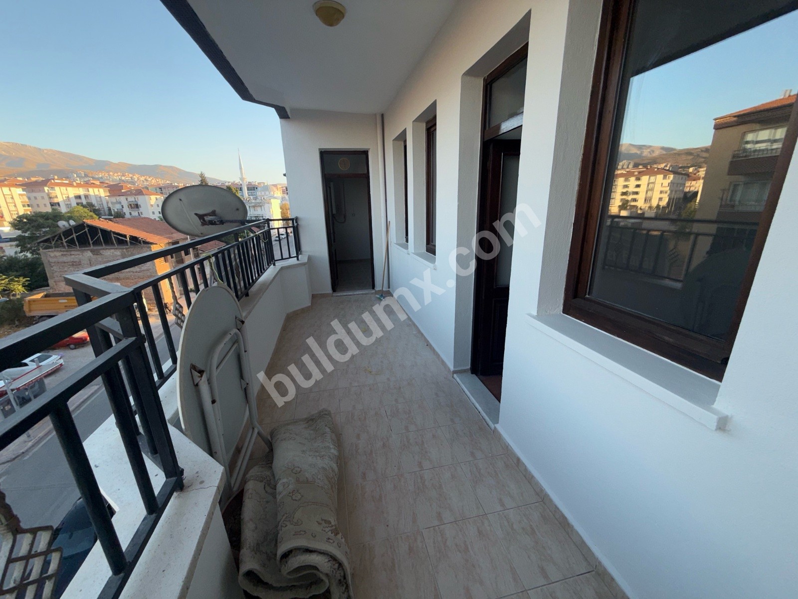 Dairemiz koyunoğlunda olup 5 katlı binanın 3 arakatı 3+1 asansörlüdür - Fotoğraf 11