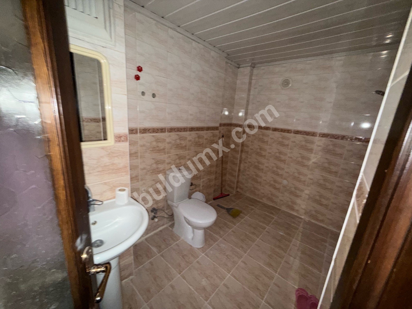 Dairemiz koyunoğlunda olup 5 katlı binanın 3 arakatı 3+1 asansörlüdür - Fotoğraf 8
