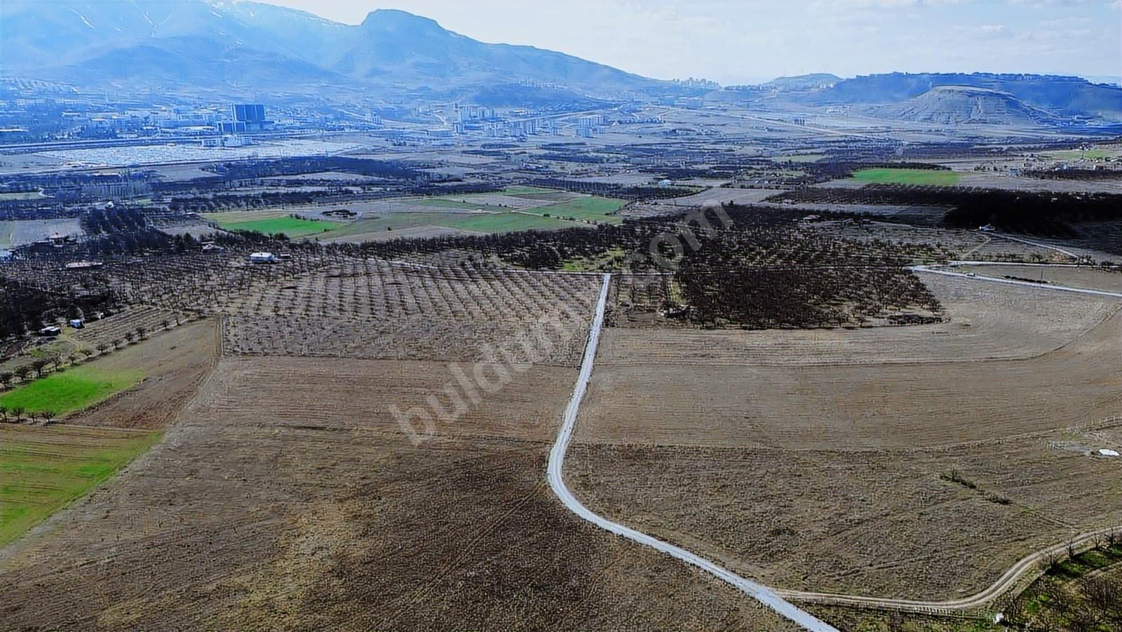 VİP LİNEDEN STAD ARKASINDA UZUN SÜRELİ 7.630m2 KRALIK ARSA - Fotoğraf 10