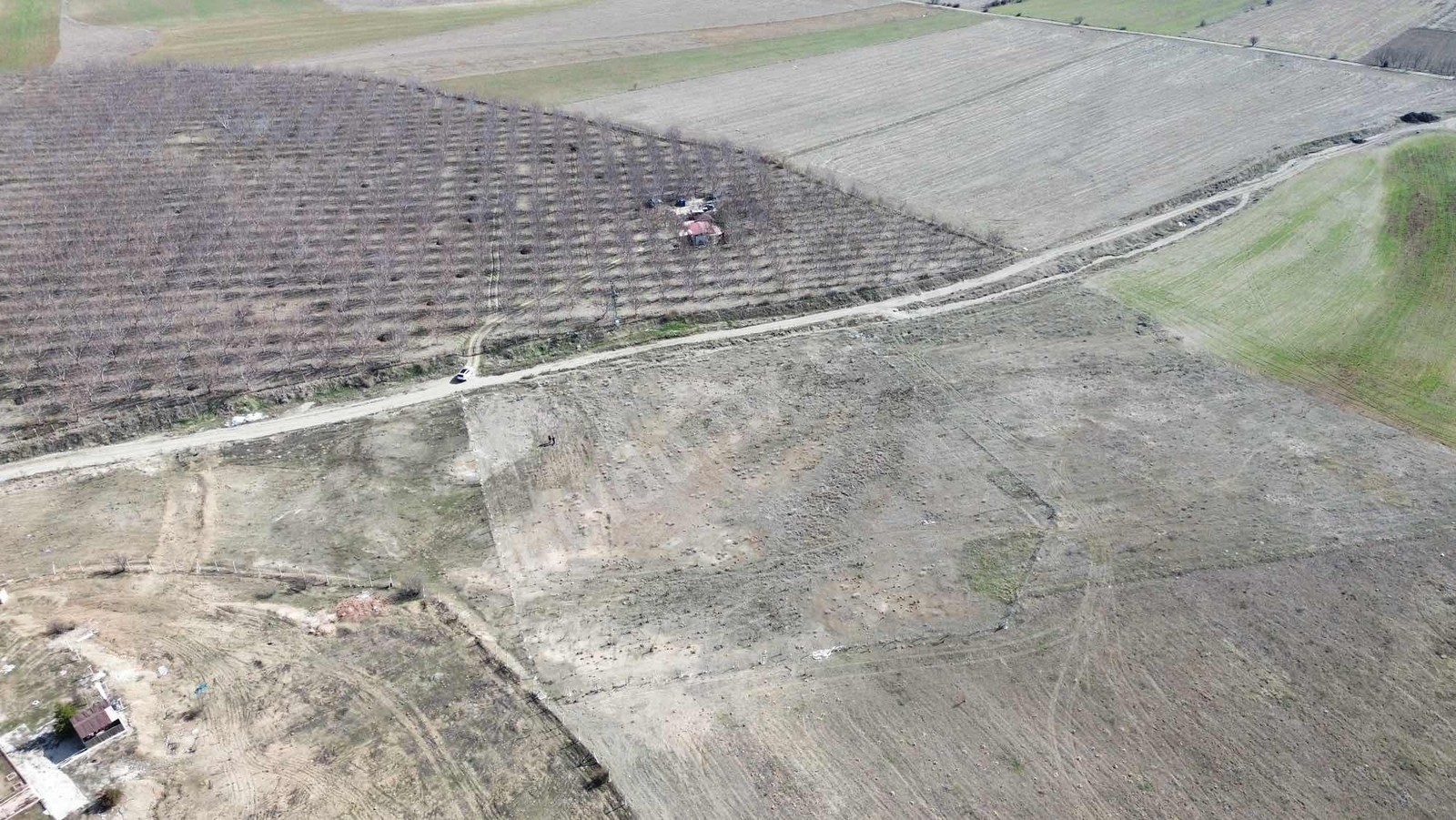 VİP LİNEDEN STAD ARKASINDA UZUN SÜRELİ 7.630m2 KRALIK ARSA - Fotoğraf 7