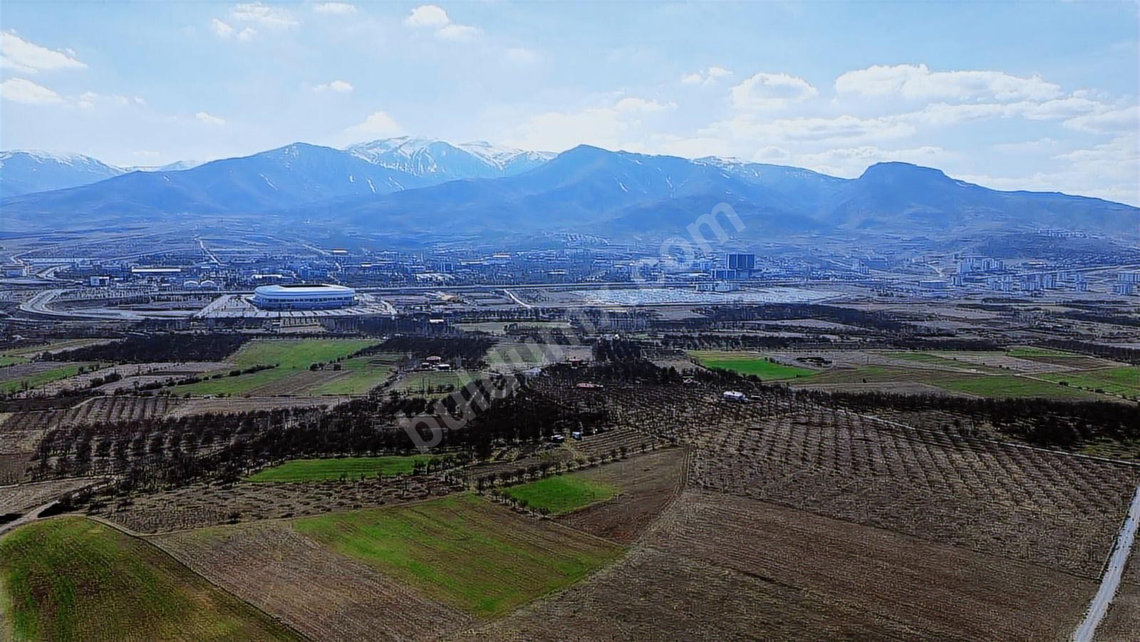 VİP LİNEDEN STAD ARKASINDA UZUN SÜRELİ 7.630m2 KRALIK ARSA - Fotoğraf 2