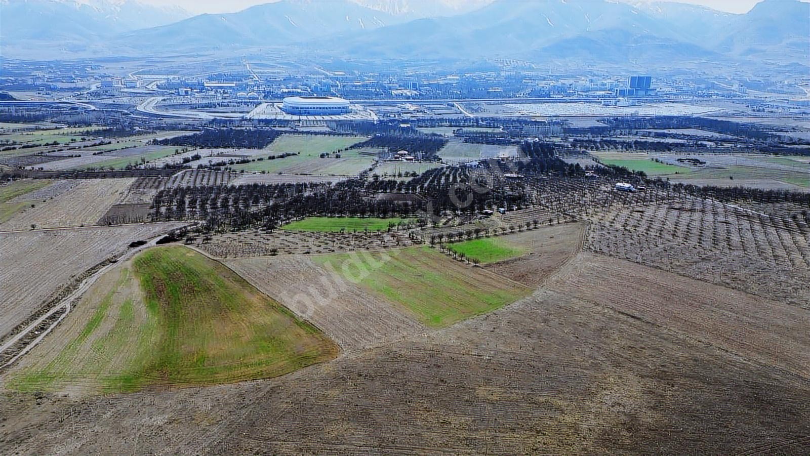 VİP LİNEDEN STAD ARKASINDA UZUN SÜRELİ 7.630m2 KRALIK ARSA - Fotoğraf 3
