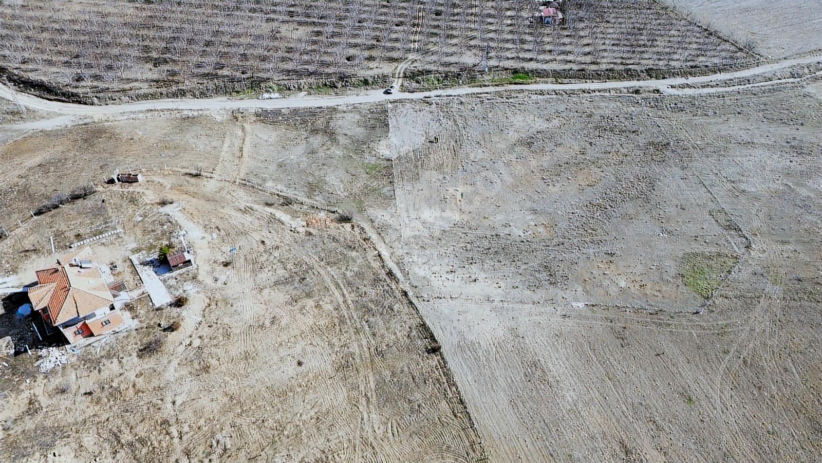 VİP LİNEDEN STAD ARKASINDA UZUN SÜRELİ 7.630m2 KRALIK ARSA - Fotoğraf 1
