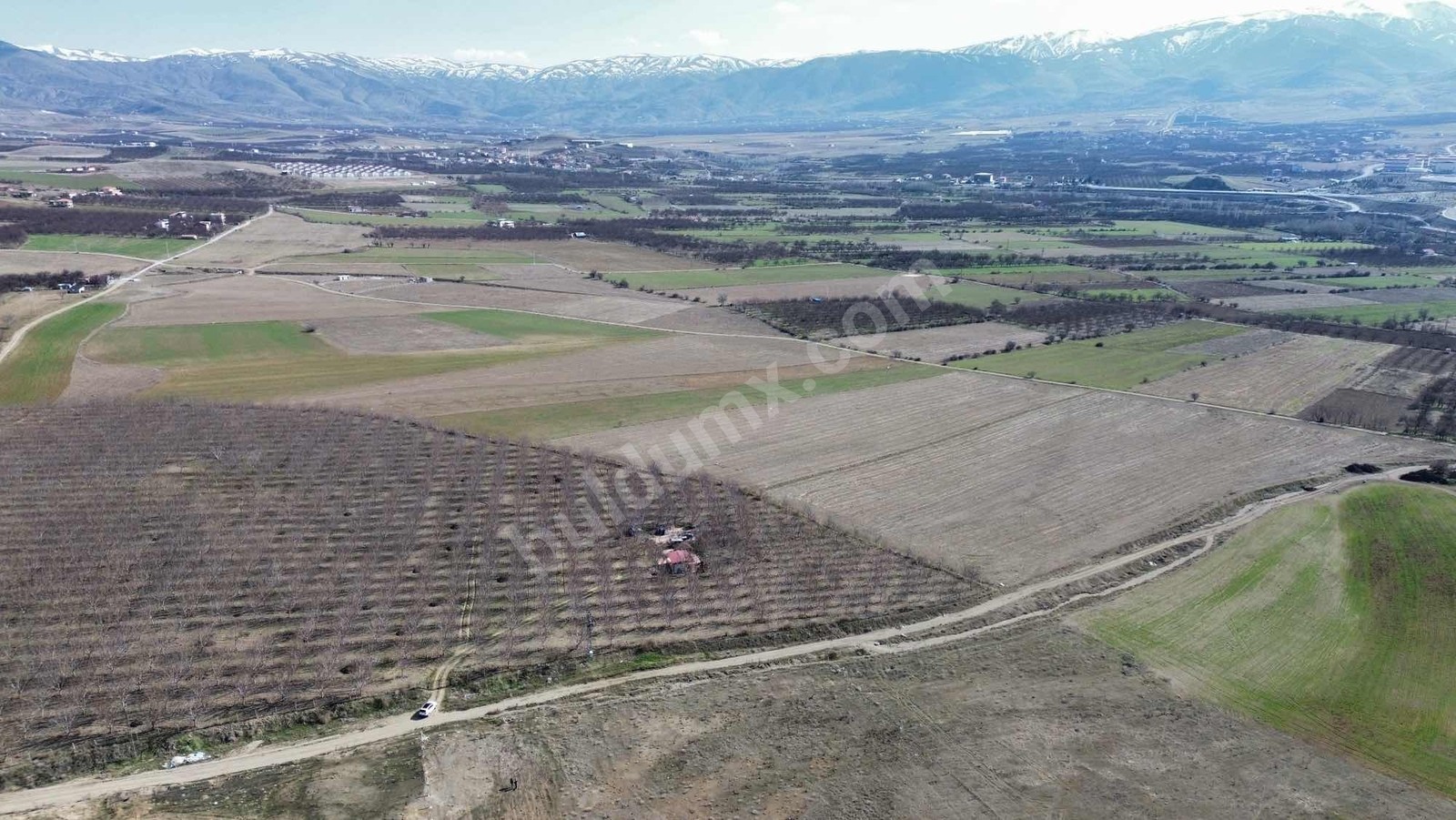 VİP LİNEDEN STAD ARKASINDA UZUN SÜRELİ 7.630m2 KRALIK ARSA - Fotoğraf 12