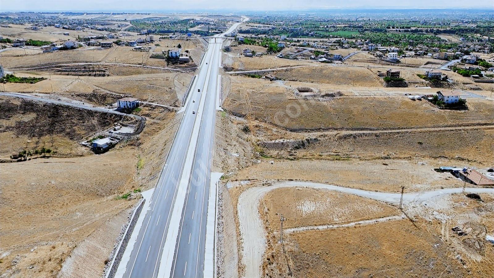 VİP LİNEDEN HATUNSUYUNDA KUZEYÇEVRE YOLUNA SIFIR KiRALIK ARSA - Fotoğraf 5