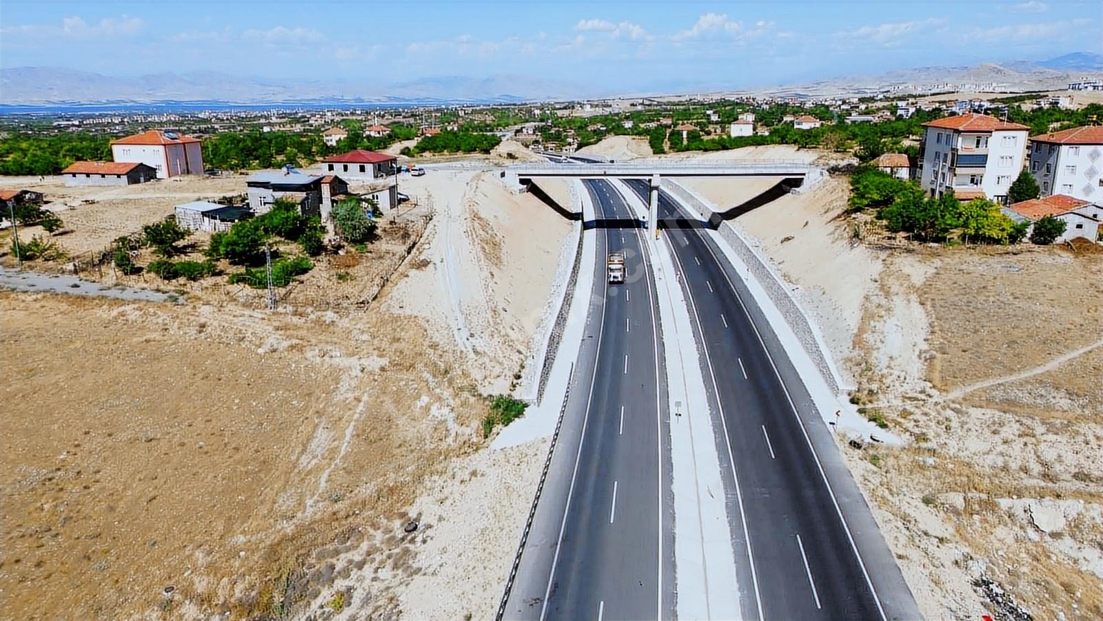 VİP LİNEDEN HATUNSUYUNDA KUZEYÇEVRE YOLUNA SIFIR KiRALIK ARSA - Fotoğraf 11