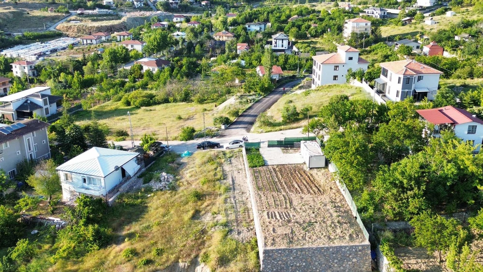 VİP LİNE GAYRİMENKULDEN ADIYAMAN YOL ÜZERİ 4 KATA İMARLI 500 M2 - Fotoğraf 6