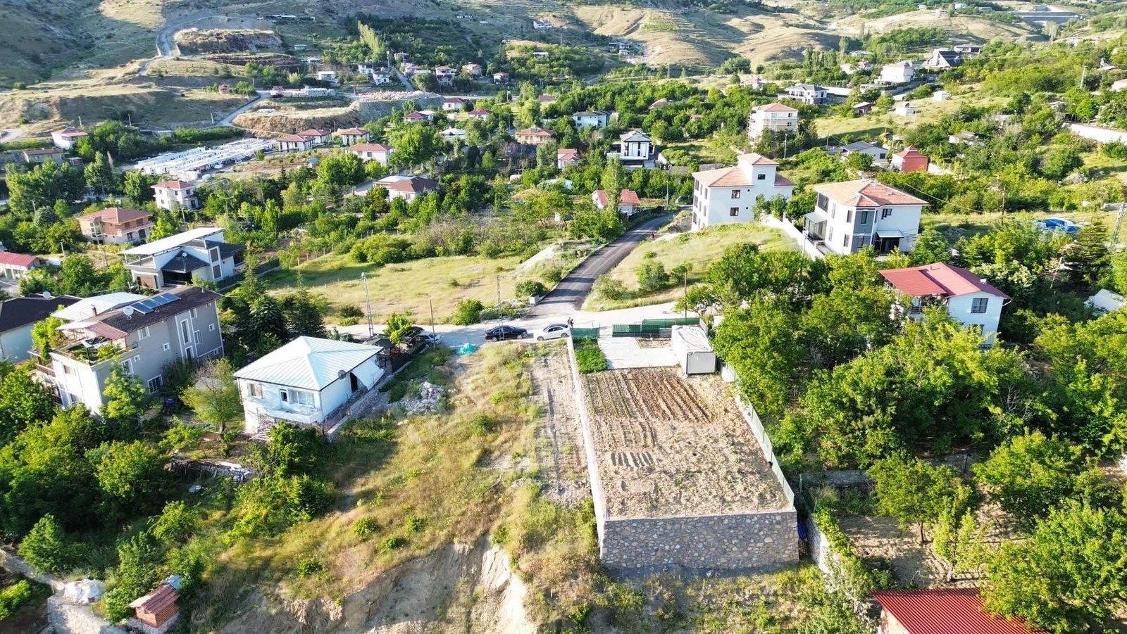 VİP LİNE GAYRİMENKULDEN ADIYAMAN YOL ÜZERİ 4 KATA İMARLI 500 M2 - Fotoğraf 5