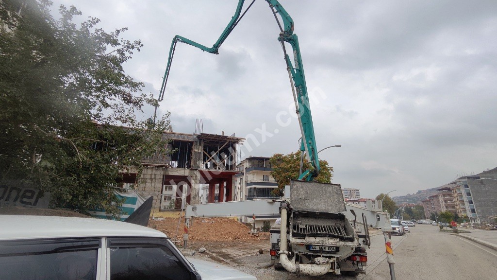 BEREKET'TEN KALDIRIM TOKIDE 3+1 KİRALIK KOT DAIRESI - Fotoğraf 2