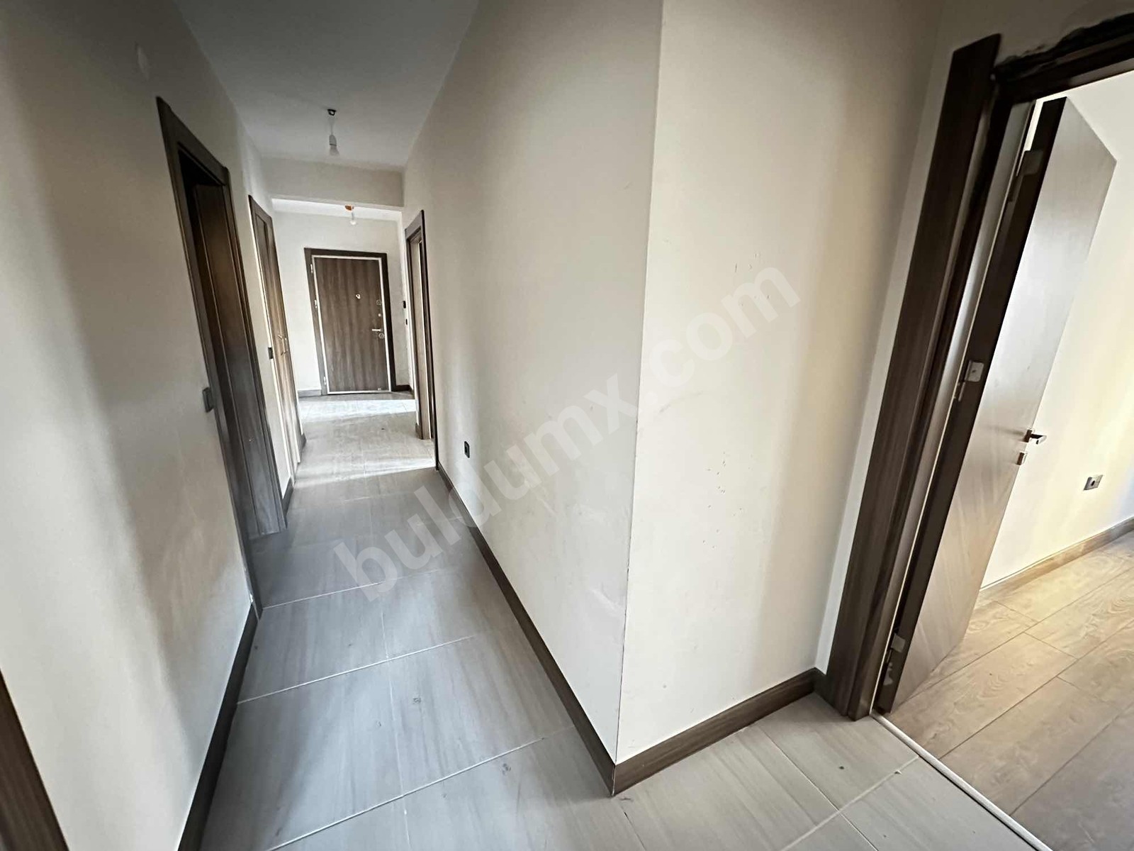 BEREKET'TEN KALDIRIM TOKIDE 3+1 KİRALIK KOT DAIRESI - Fotoğraf 10