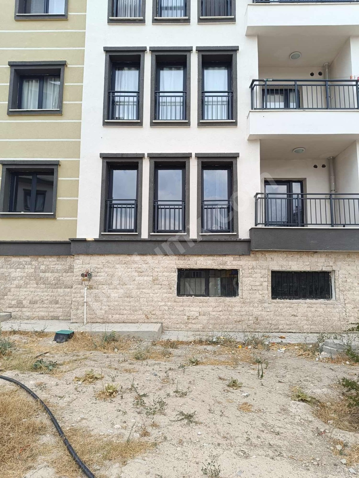 BEREKET'TEN KALDIRIM TOKIDE 3+1 KİRALIK KOT DAIRESI - Fotoğraf 5