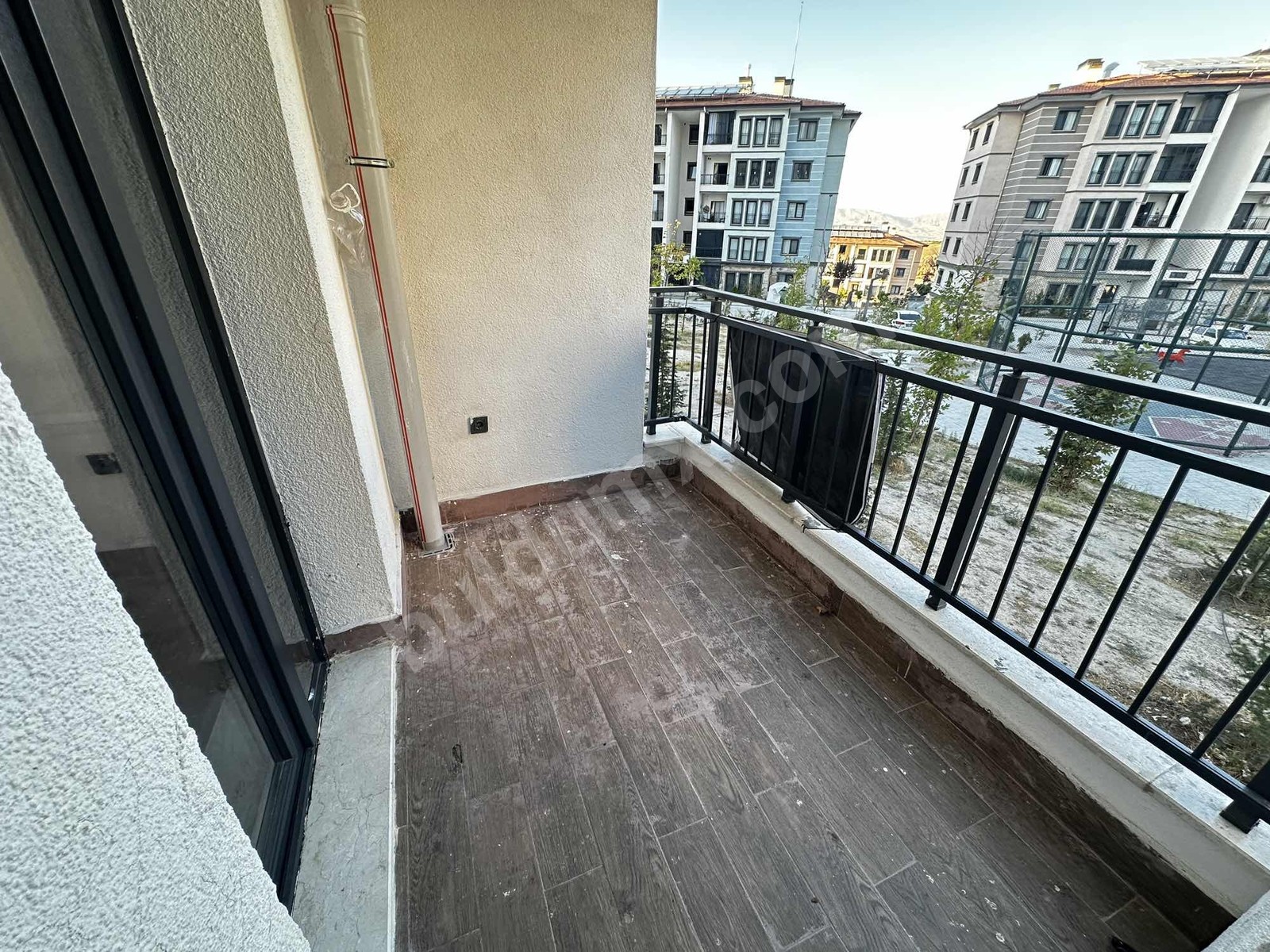 BEREKET'TEN KALDIRIM TOKIDE 3+1 KİRALIK KOT DAIRESI - Fotoğraf 9