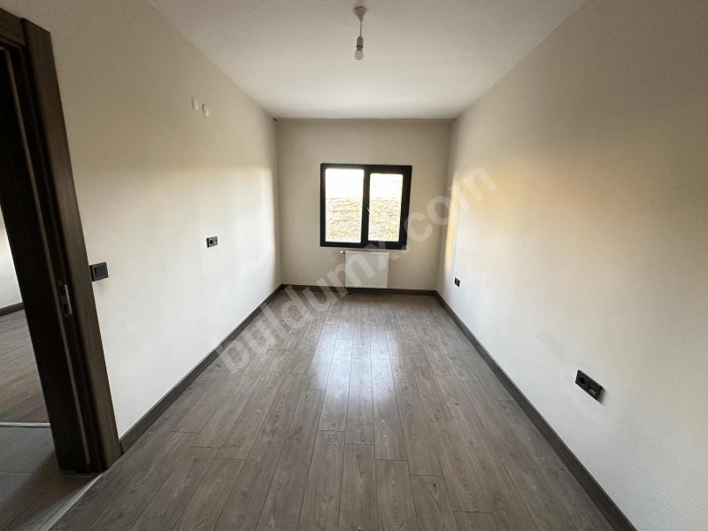BEREKET'TEN KALDIRIM TOKIDE 3+1 KİRALIK KOT DAIRESI