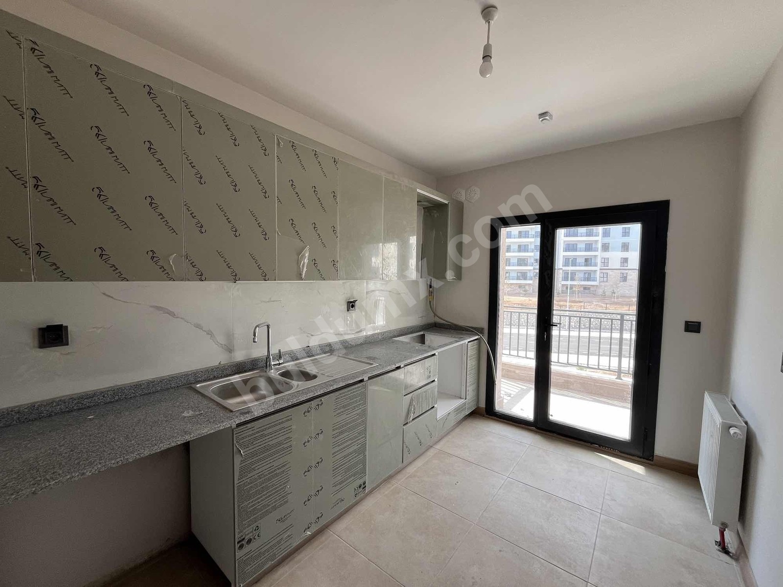 VADİ MALDİA'DAN TAŞTEPE TOKİLERDE 3+1 KİRALIK ARAKAT DAİRE - Fotoğraf 9