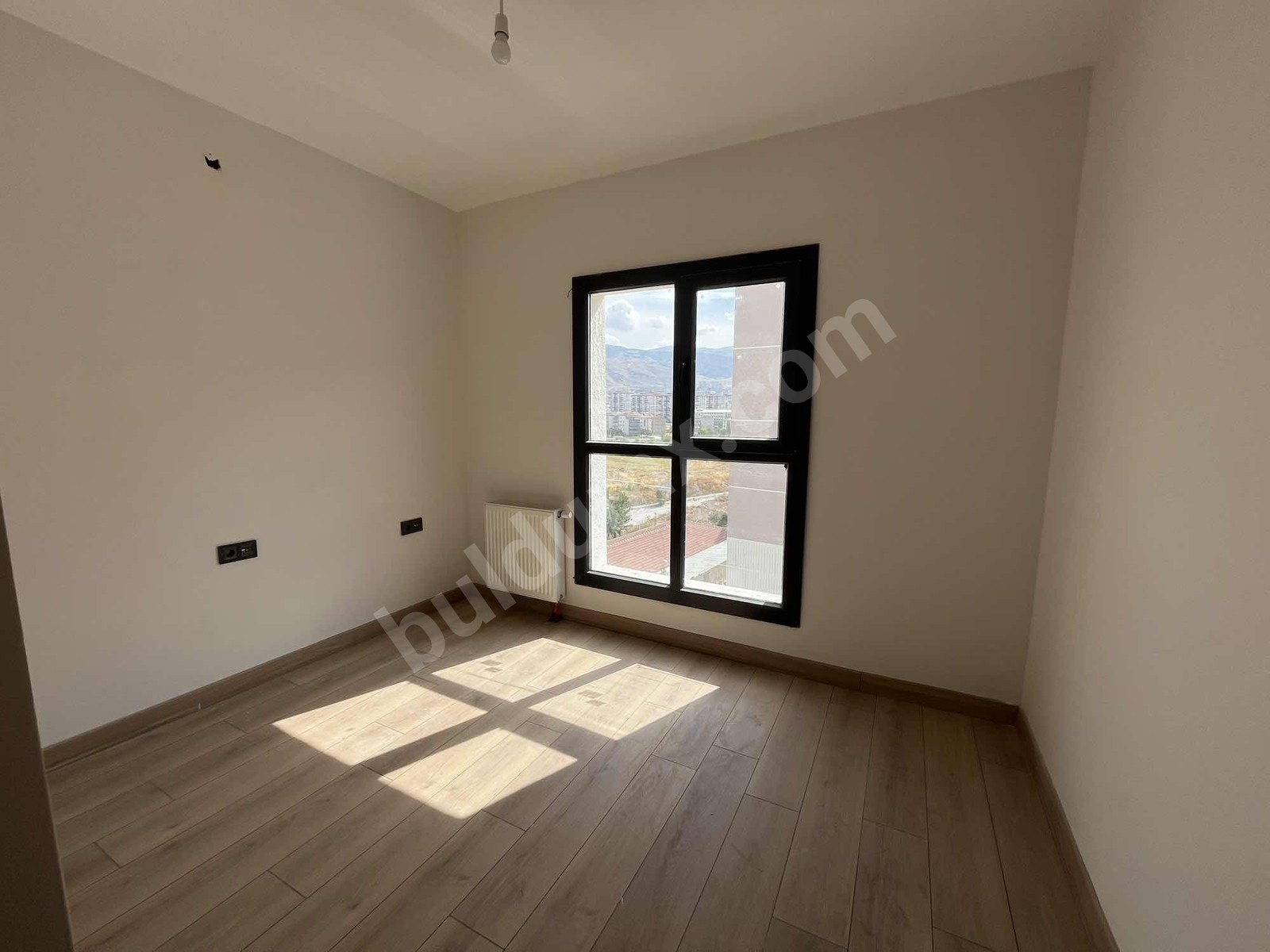 VADİ MALDİA'DAN TAŞTEPE TOKİLERDE 3+1 KİRALIK ARAKAT DAİRE - Fotoğraf 2