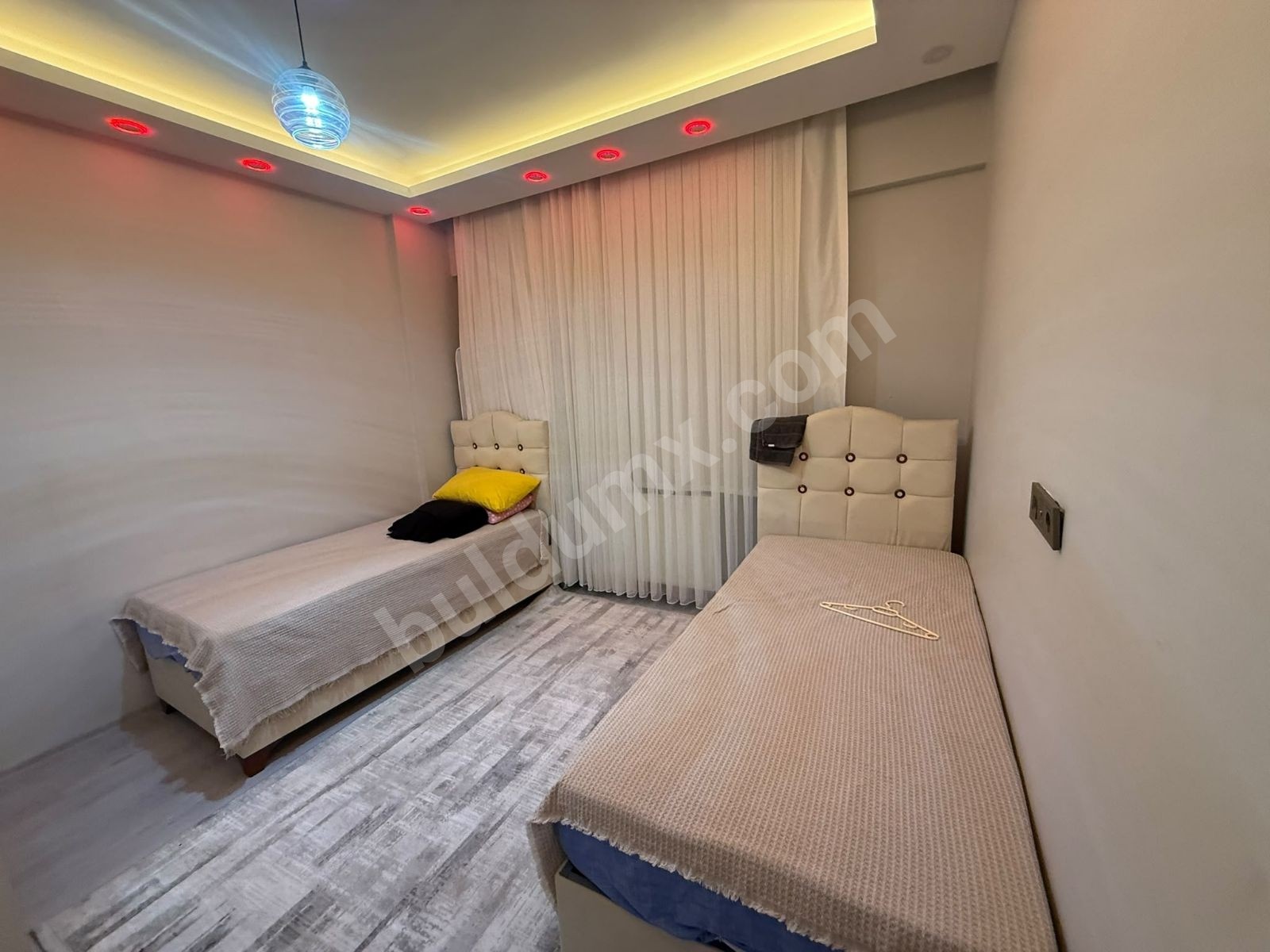 SATILIK 165 M2 NET TECDE ANA CADDE ÜZERİ 3. ARA KAT - Fotoğraf 2