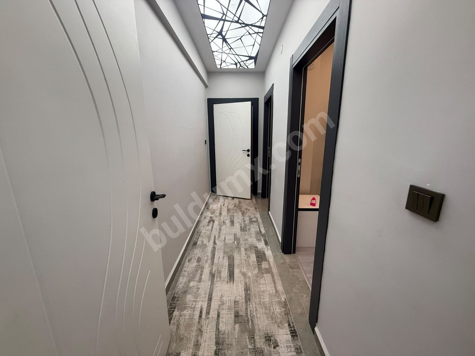 SATILIK 165 M2 NET TECDE ANA CADDE ÜZERİ 3. ARA KAT - Fotoğraf 3