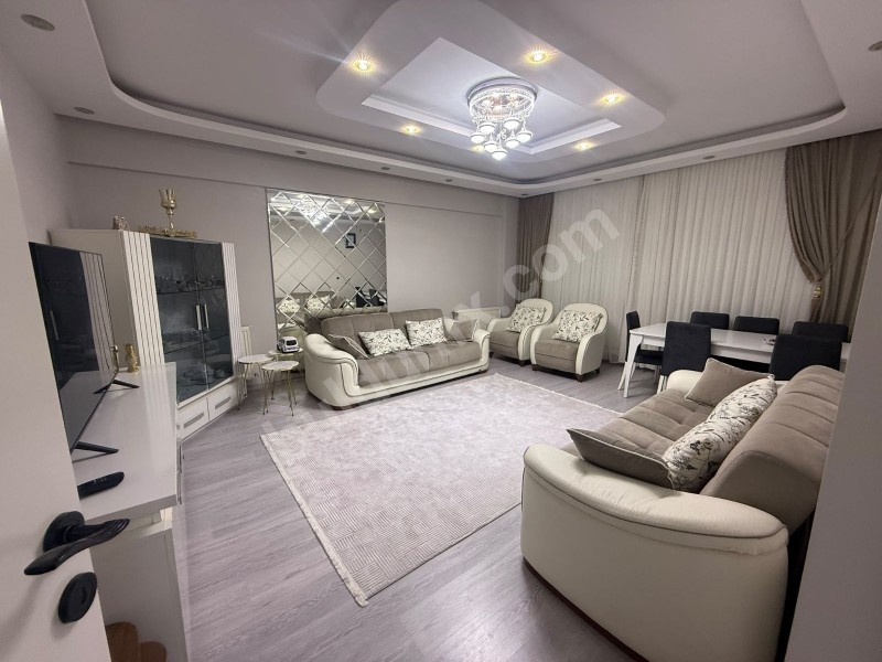 SATILIK 165 M2 NET TECDE ANA CADDE ÜZERİ 3. ARA KAT