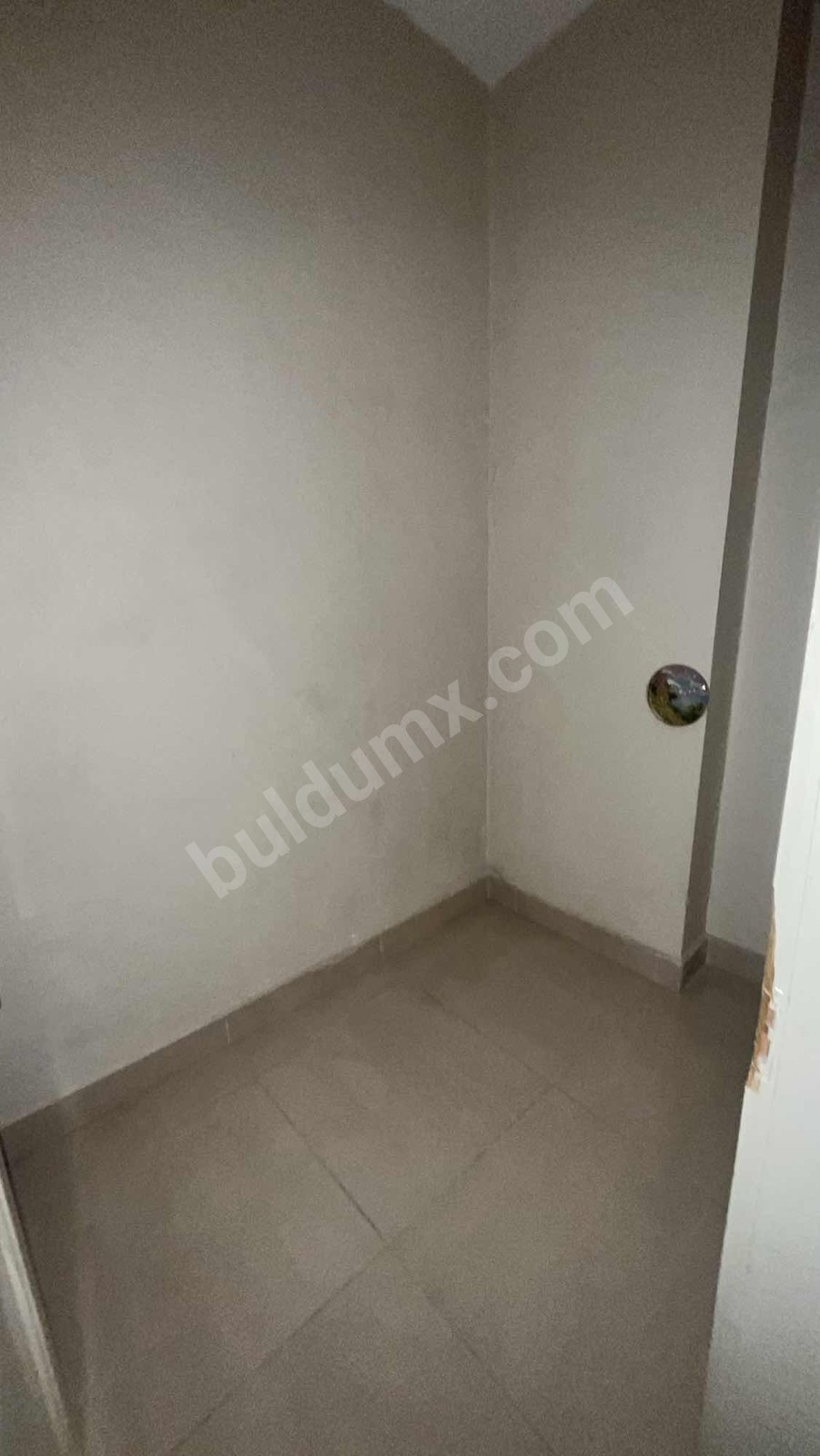VADİ MALDİADAN KANALBOYUNDA MADO ÜSTÜ 3+1 KİRALIK DAİRE - Fotoğraf 5