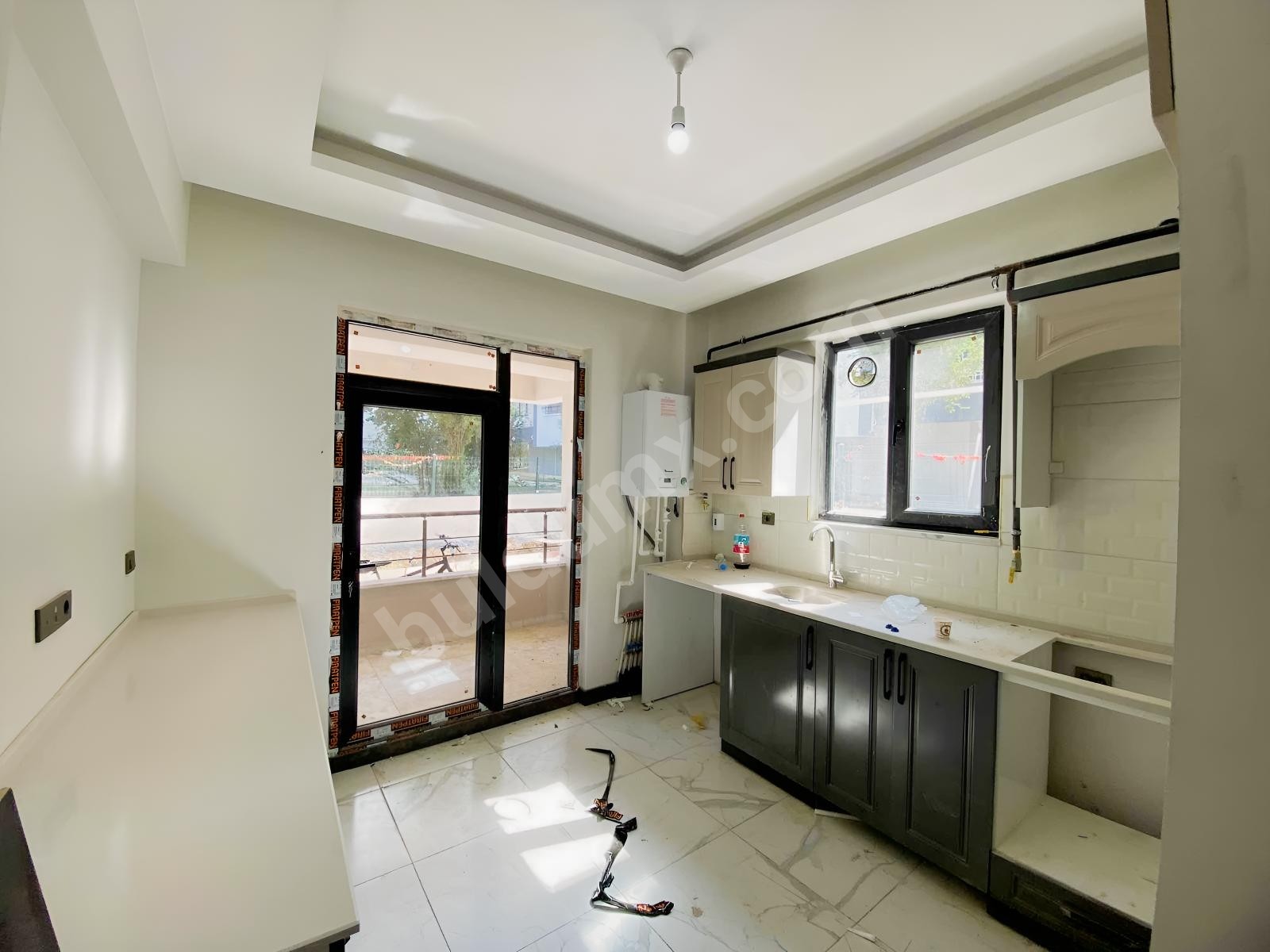 VADİ MALDİADAN OTURUMA HAZIR ZEMİN KAT SATILIK 2+1 - Fotoğraf 3