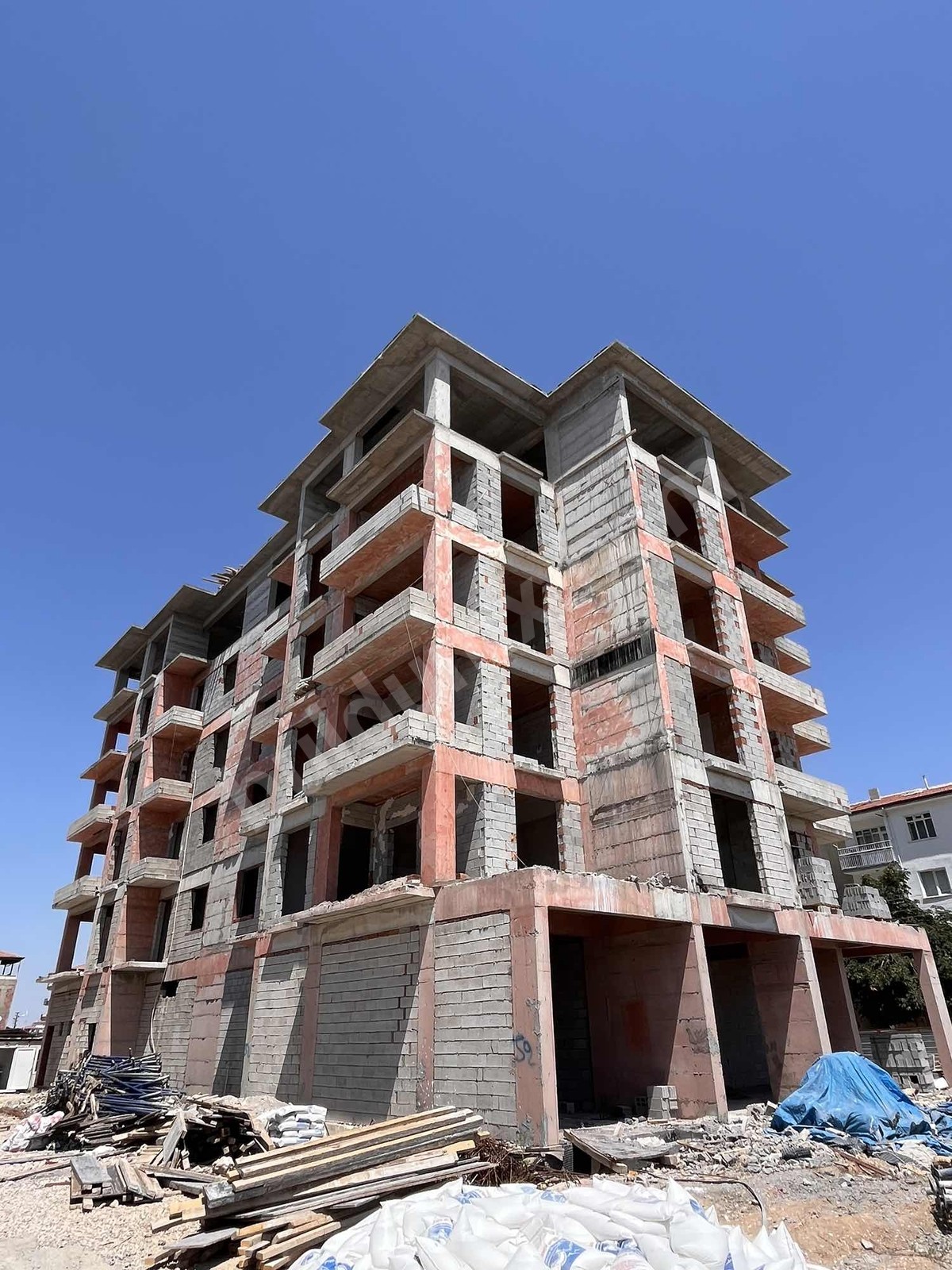 VADİ MALDİA'DAN KARAKAVAK'TA YERİNDE DÖNÜŞÜM 2+1 SATILIK DAİRE - Fotoğraf 3