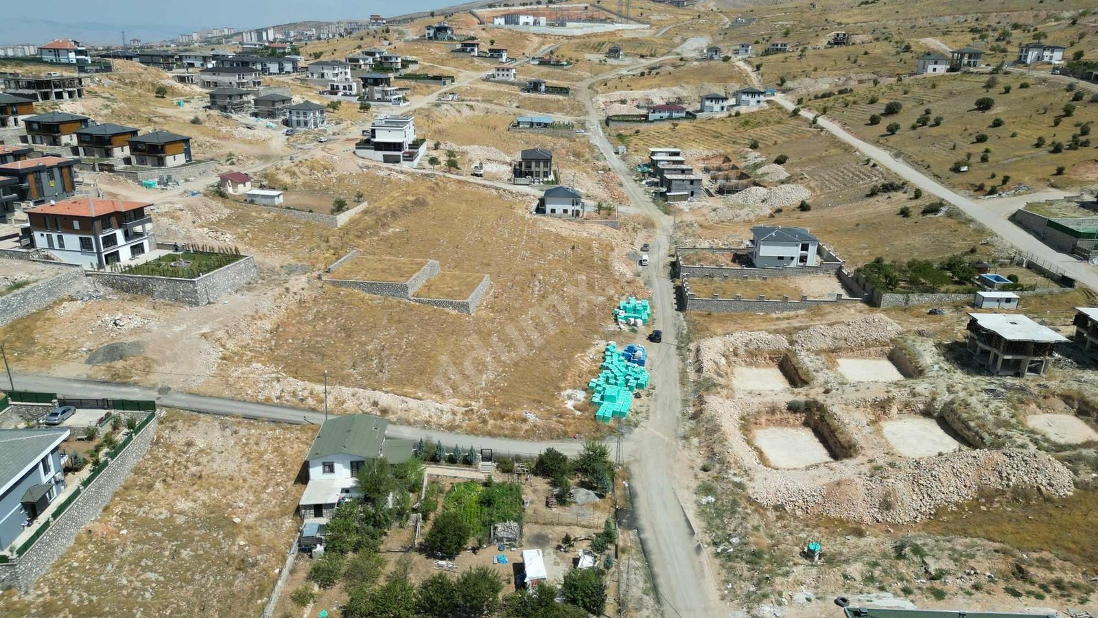 ENES IŞIK 'tan TECDE DE SATILIK VİLLA İMARLI ARSA - Fotoğraf 3