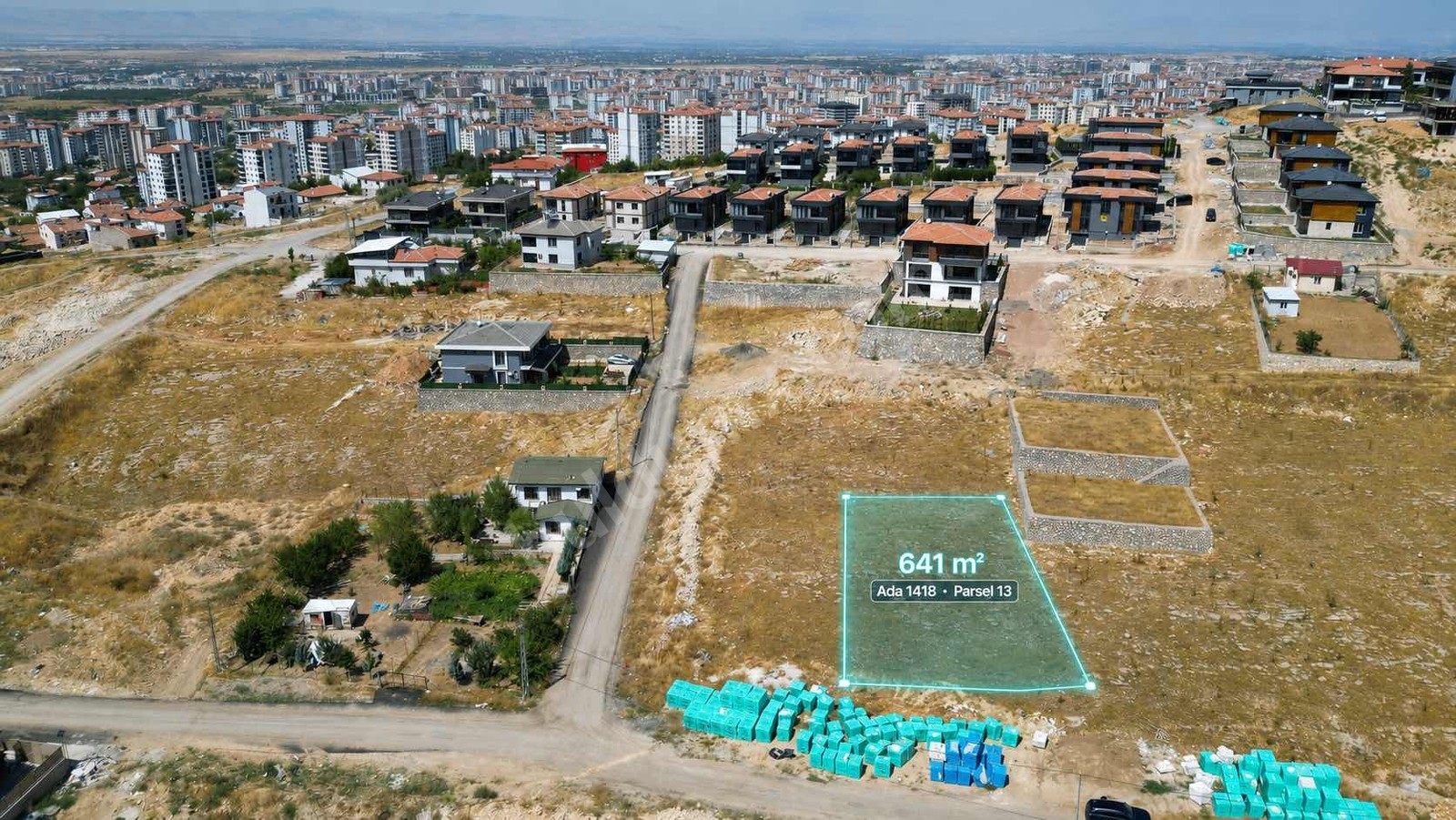 ENES IŞIK 'tan TECDE DE SATILIK VİLLA İMARLI ARSA - Fotoğraf 1