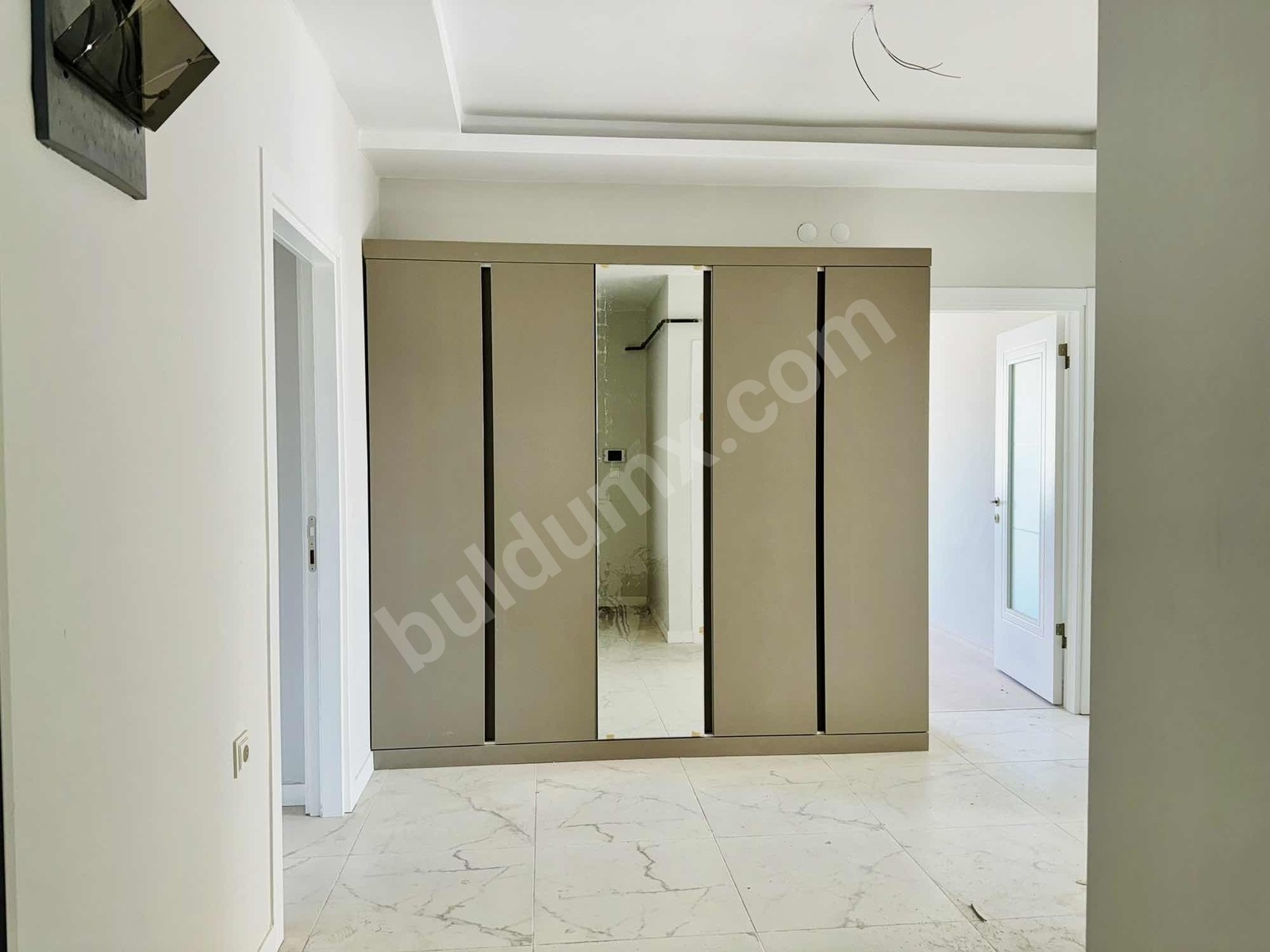 ENES IŞIK 'tan YAKINCA DA 3+1 DÜKKAN ÜSTÜ DELUXE DAİRE - Fotoğraf 3