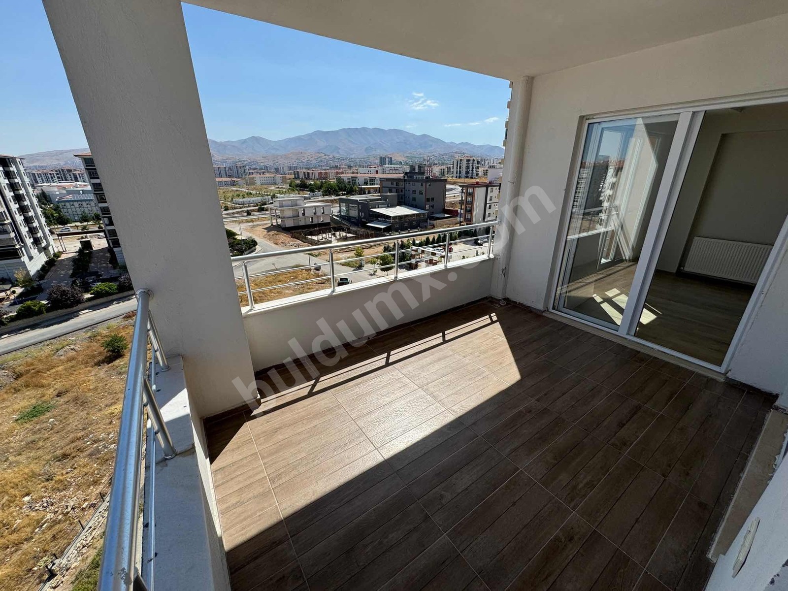 YAKINCADA SATILIK 4+1 DAİRE - Fotoğraf 2