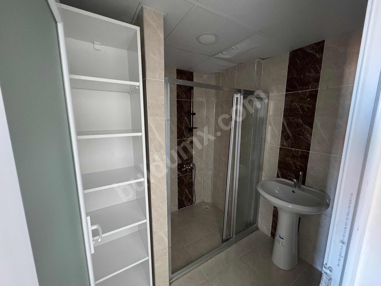 YAKINCADA SATILIK 4+1 DAİRE - Fotoğraf 3