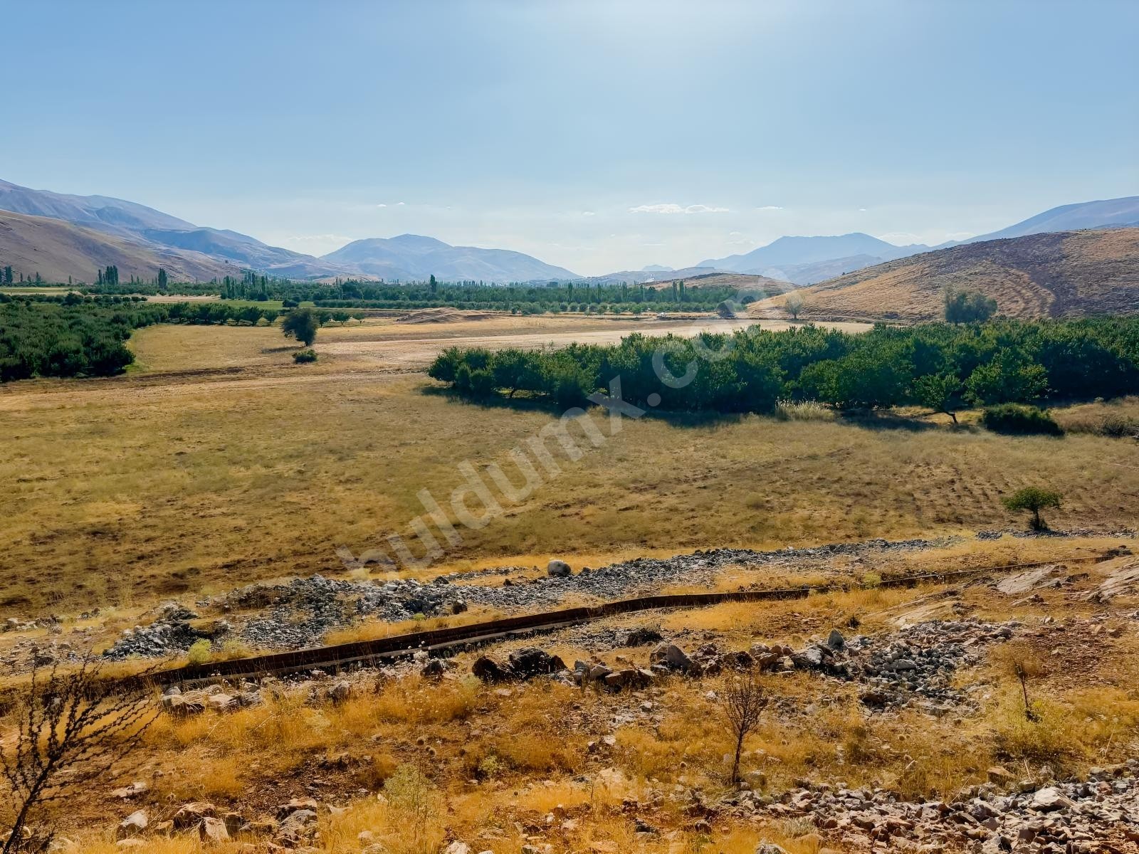 ERKENEK GEDİKAĞZI BÖLGESİNDE SATILIK 14.829m2 SULU TARLA - Fotoğraf 5