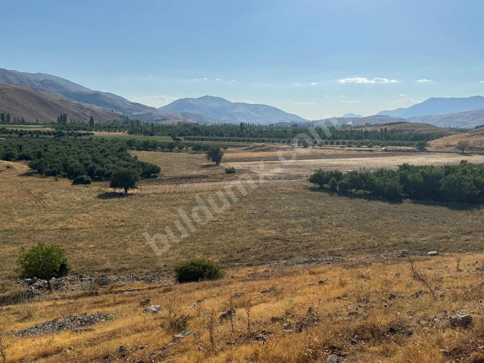 ERKENEK GEDİKAĞZI BÖLGESİNDE SATILIK 14.829m2 SULU TARLA - Fotoğraf 4