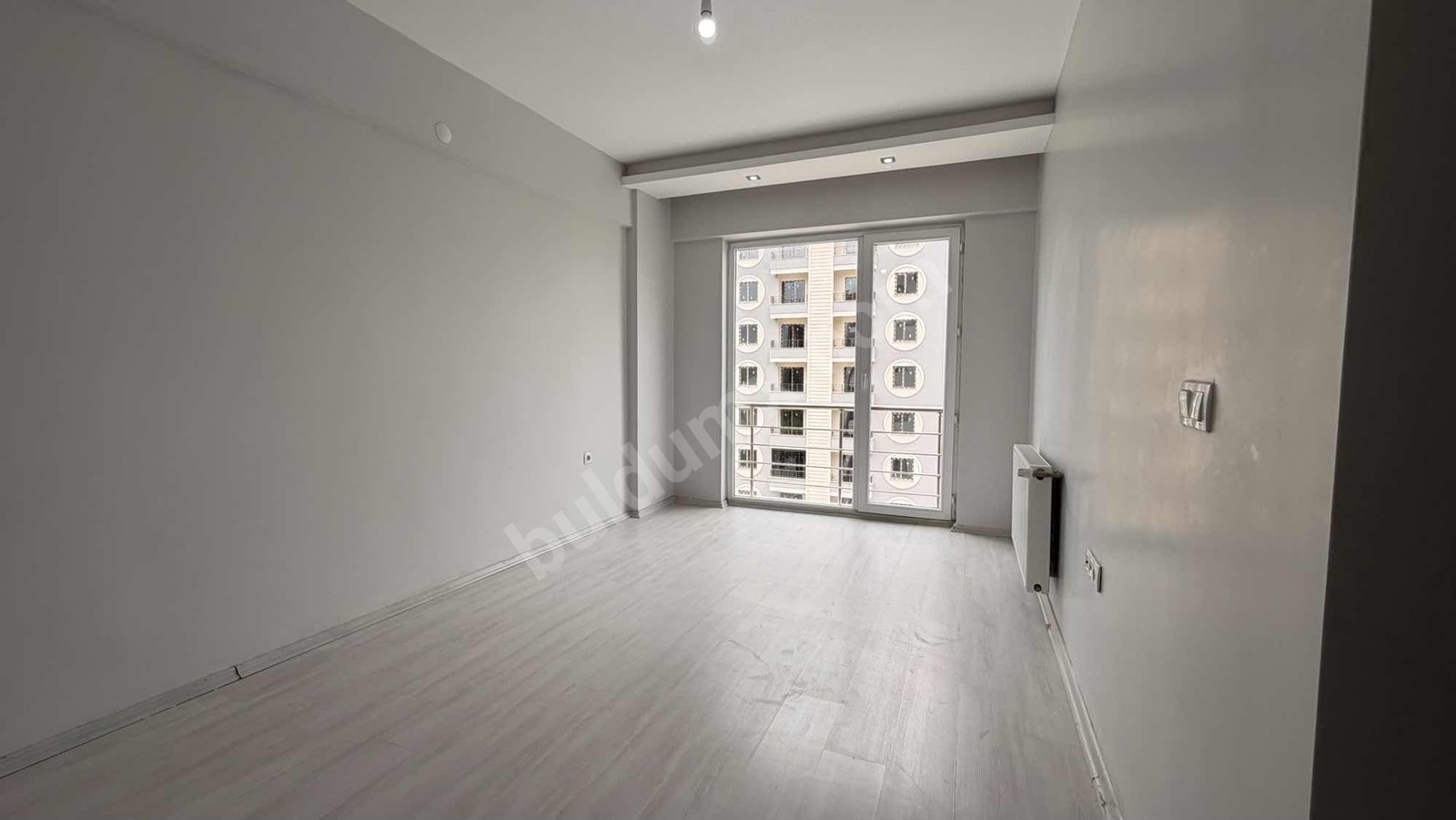 BOSTANBAŞI 35'LİK YOL ÜZERİNDE 4+1 AKILLI EV SİSTEMLİ DAİRE - Fotoğraf 10
