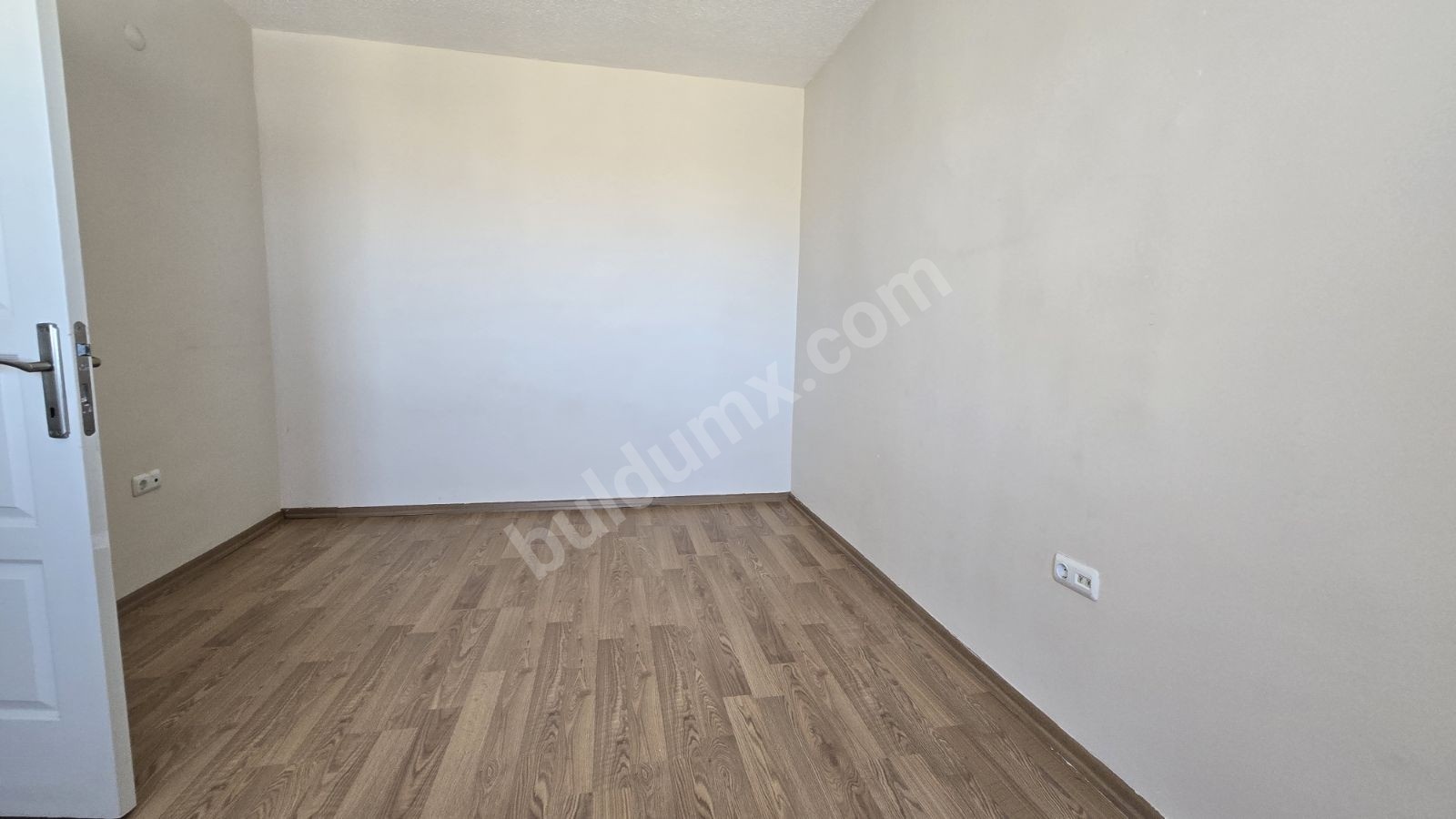 TOKİ DE KİRALIK 3+1 DAİRE - Fotoğraf 8