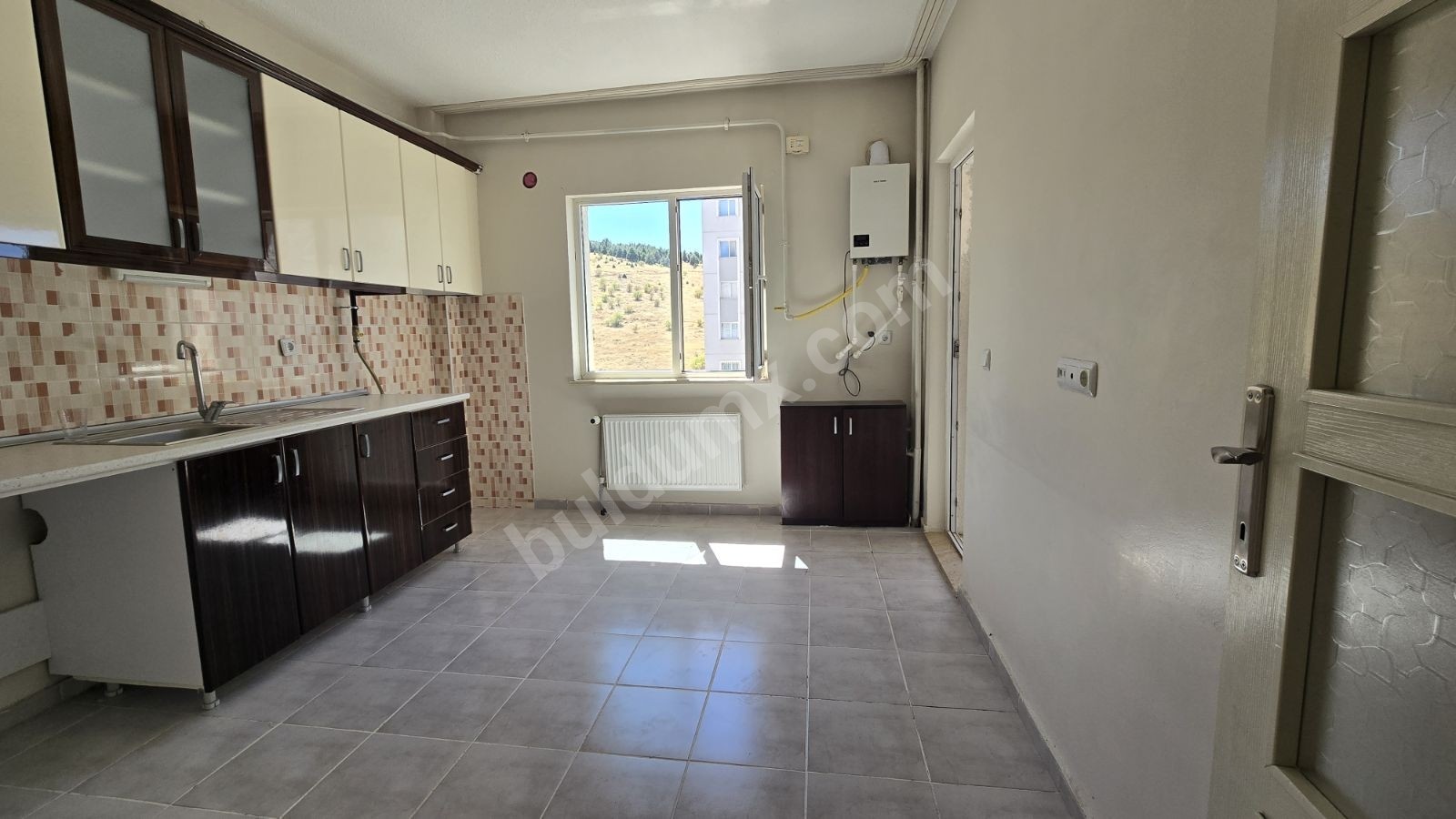 TOKİ DE KİRALIK 3+1 DAİRE - Fotoğraf 6