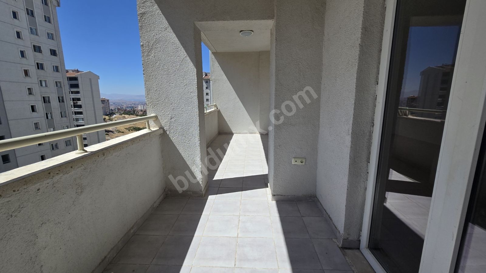 TOKİ DE KİRALIK 3+1 DAİRE - Fotoğraf 1