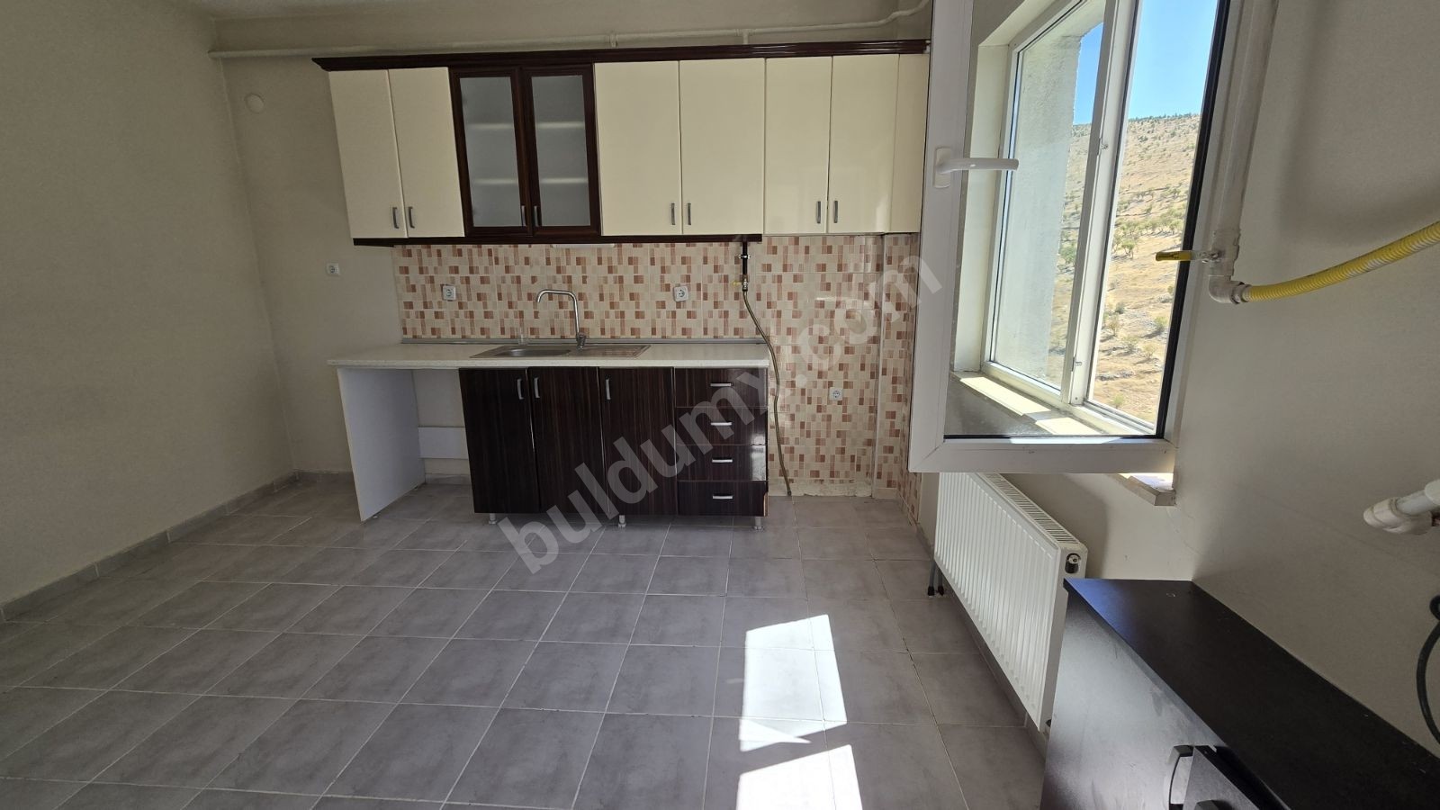TOKİ DE KİRALIK 3+1 DAİRE - Fotoğraf 9